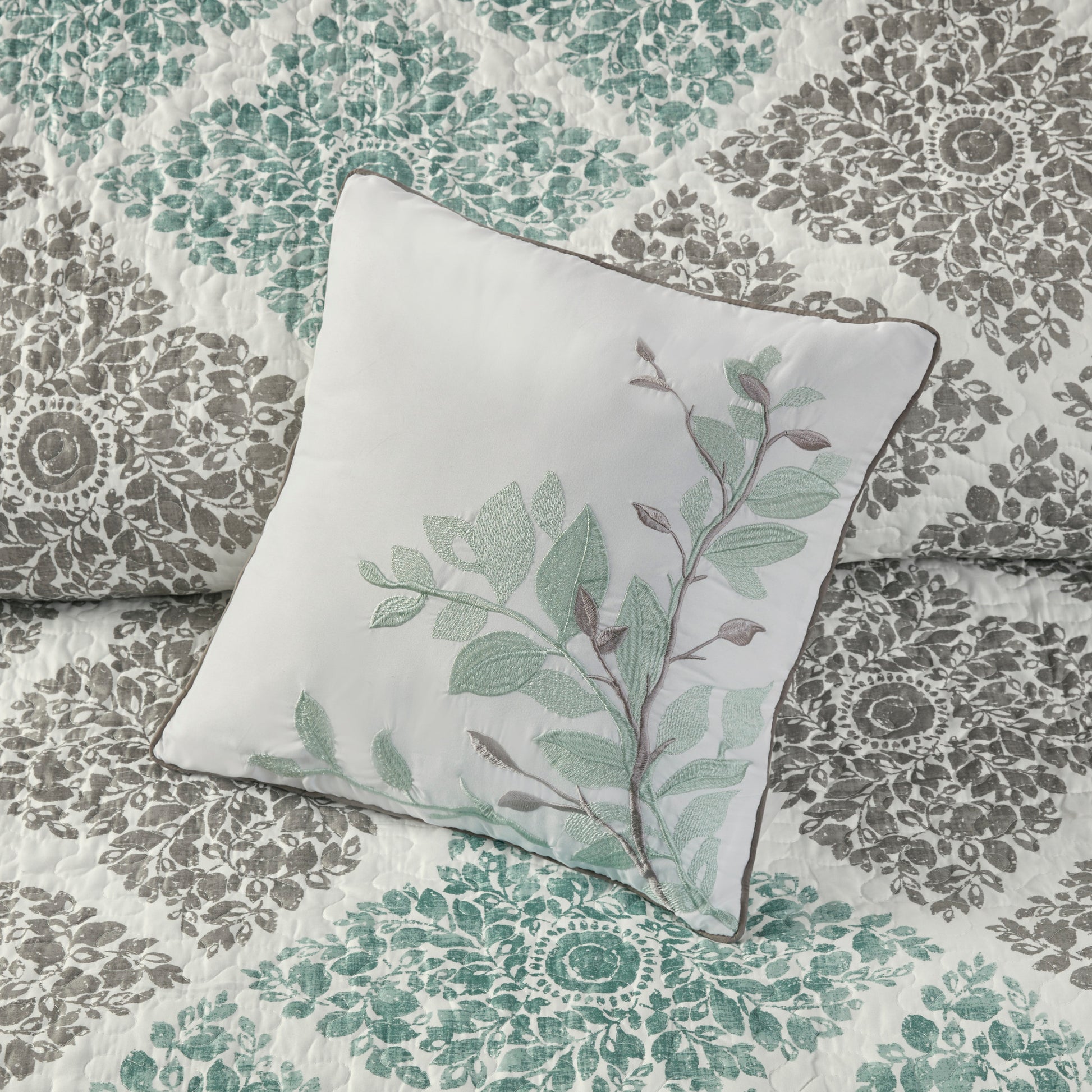 6 Piece Printed Quilt Set With Throw Pillows Aqua King Cal King King Aqua Cotton