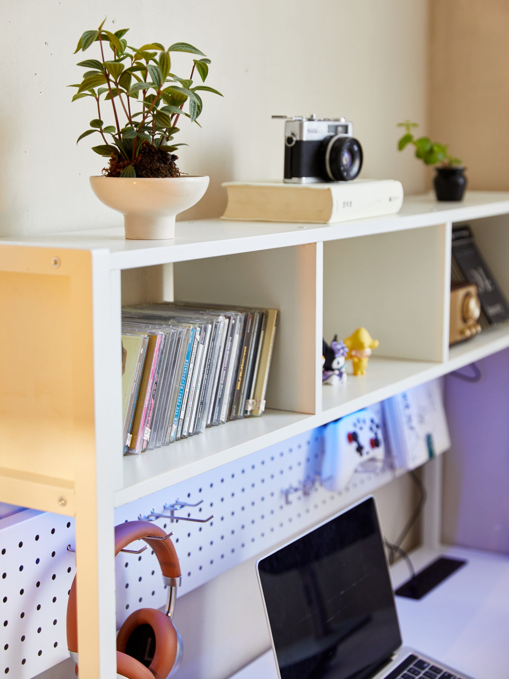 L Desk With Pennel White White Mdf Metal