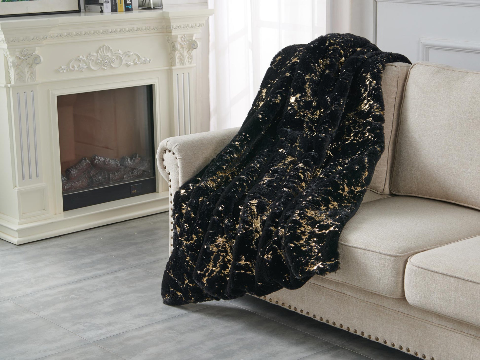 Luxury Chinchilla Faux Fur Gilded Black Throw Blanket 50" X 60" Black Gold Polyester