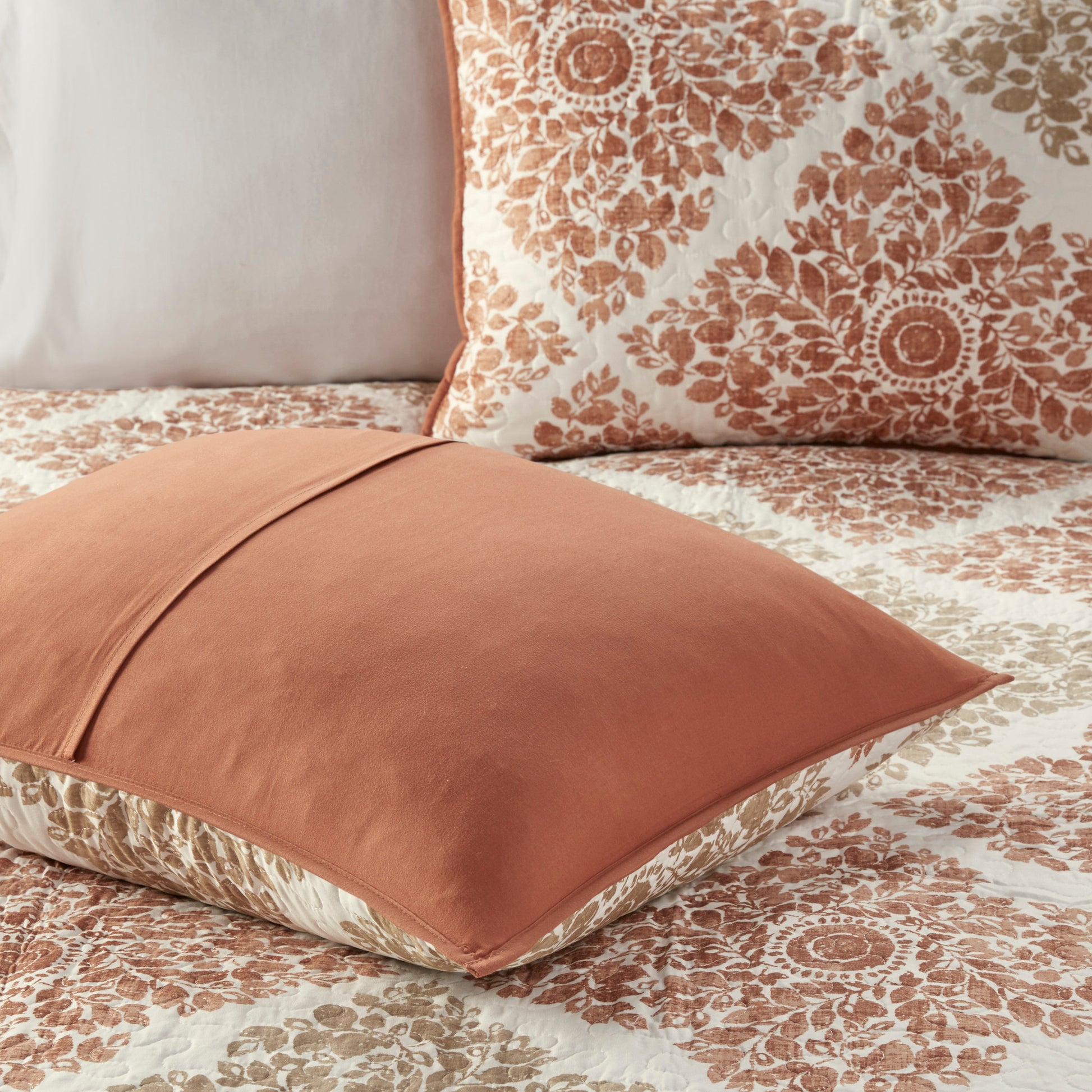 6 Piece Printed Quilt Set With Throw Pillows Multi King Cal King King Multi Cotton