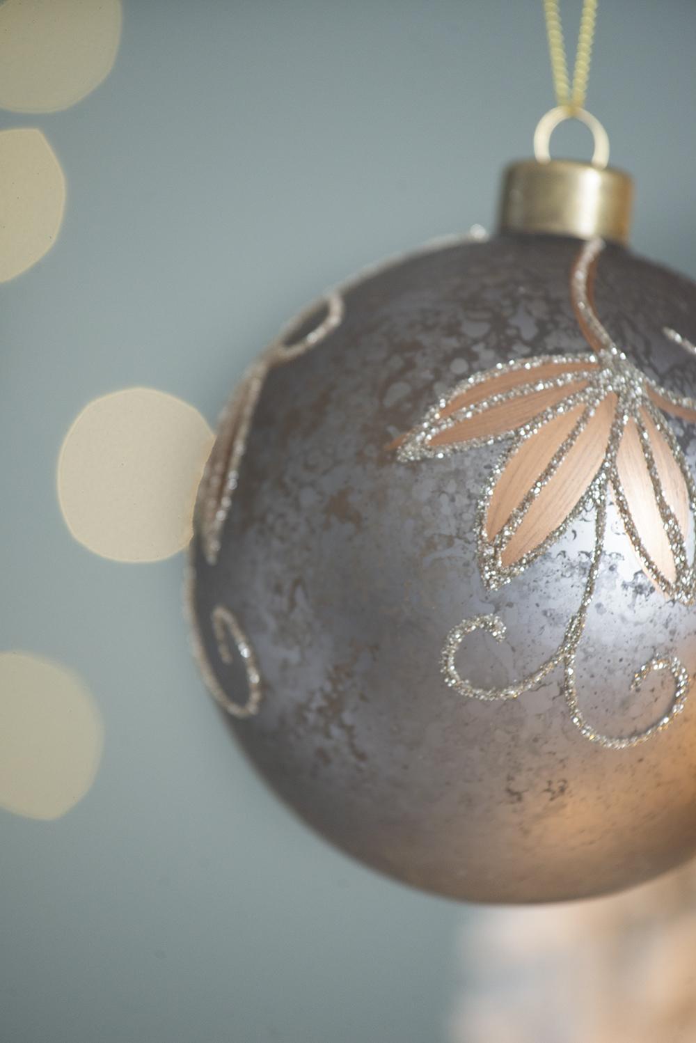 D4.7" Christmas Ball Ornaments, Glass Decorative Hanging Ball Christmas Tree Ornaments For Holiday Party Decorations, Set Of 4 Silver Glass