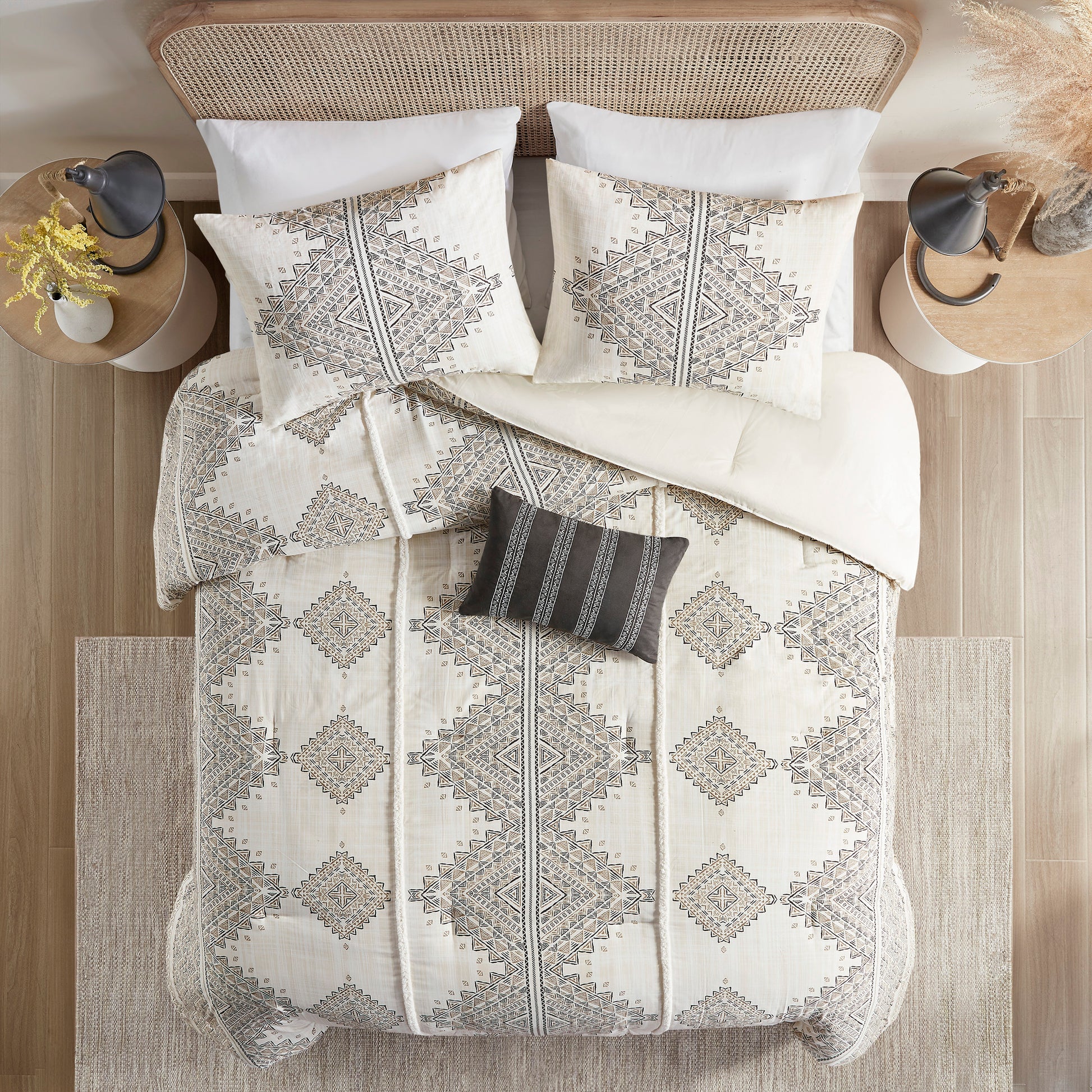 4 Piece Printed Comforter Set With Throw Pillow Black Ivory Full Queen Full Black Ivory Polyester