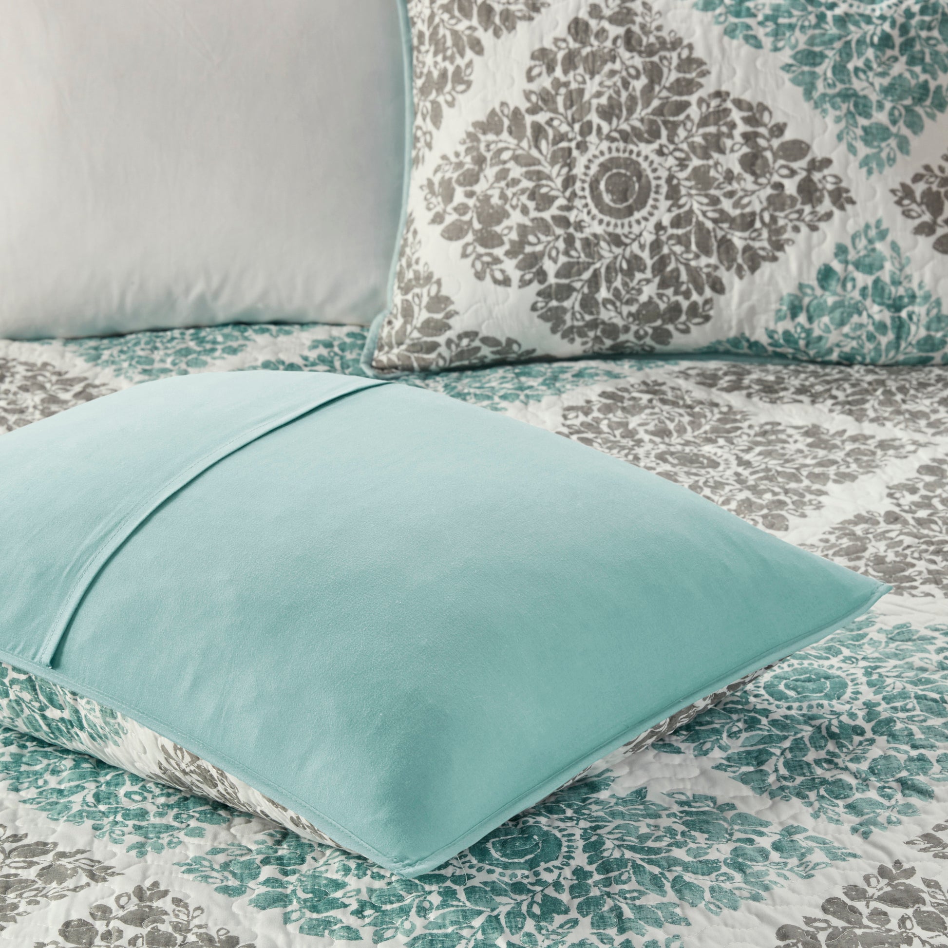 6 Piece Printed Quilt Set With Throw Pillows Aqua King Cal King King Aqua Cotton