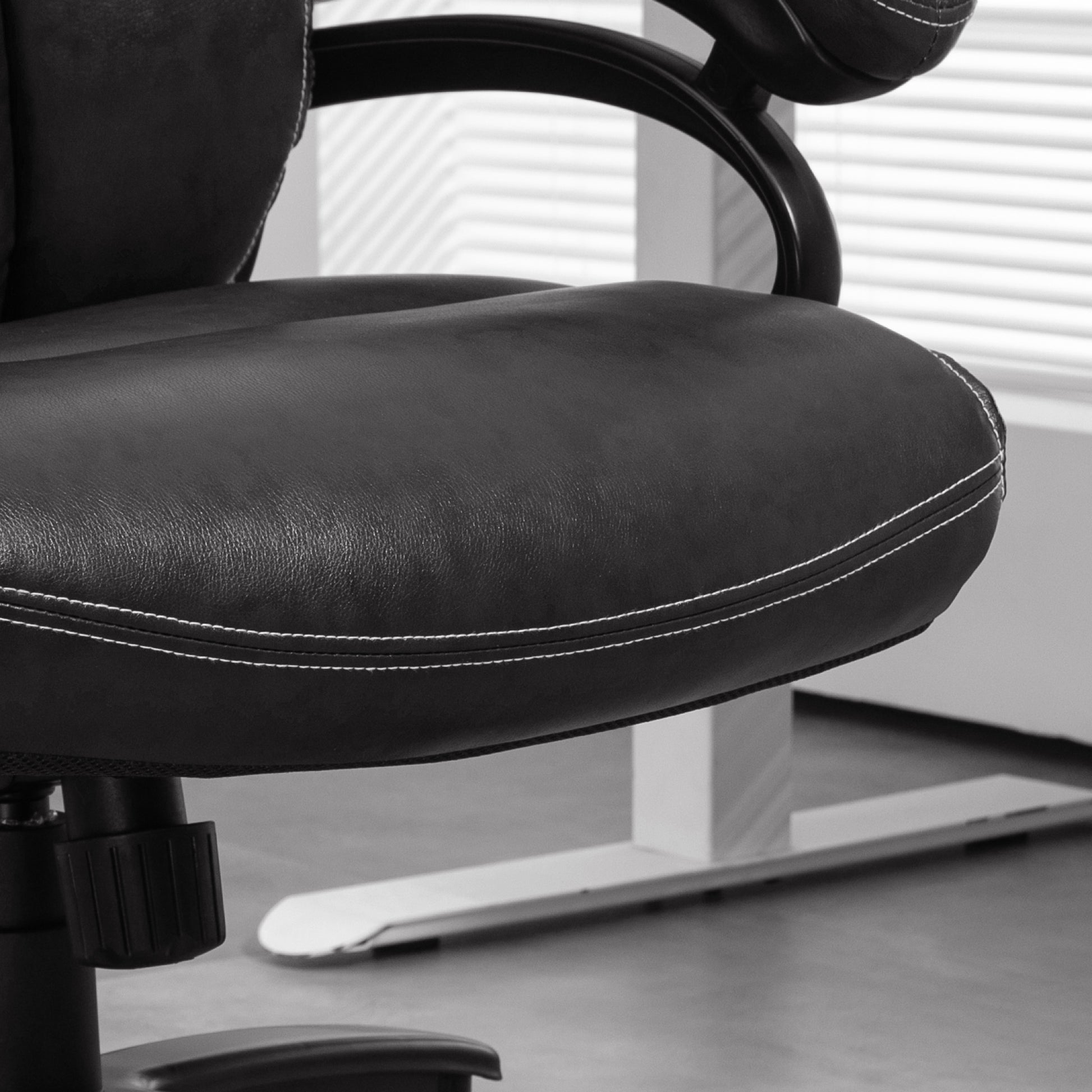 Vinsetto Heavy Duty Pu Leather Office Chair Hold Up To 400Lb, Black Black Pu Leather