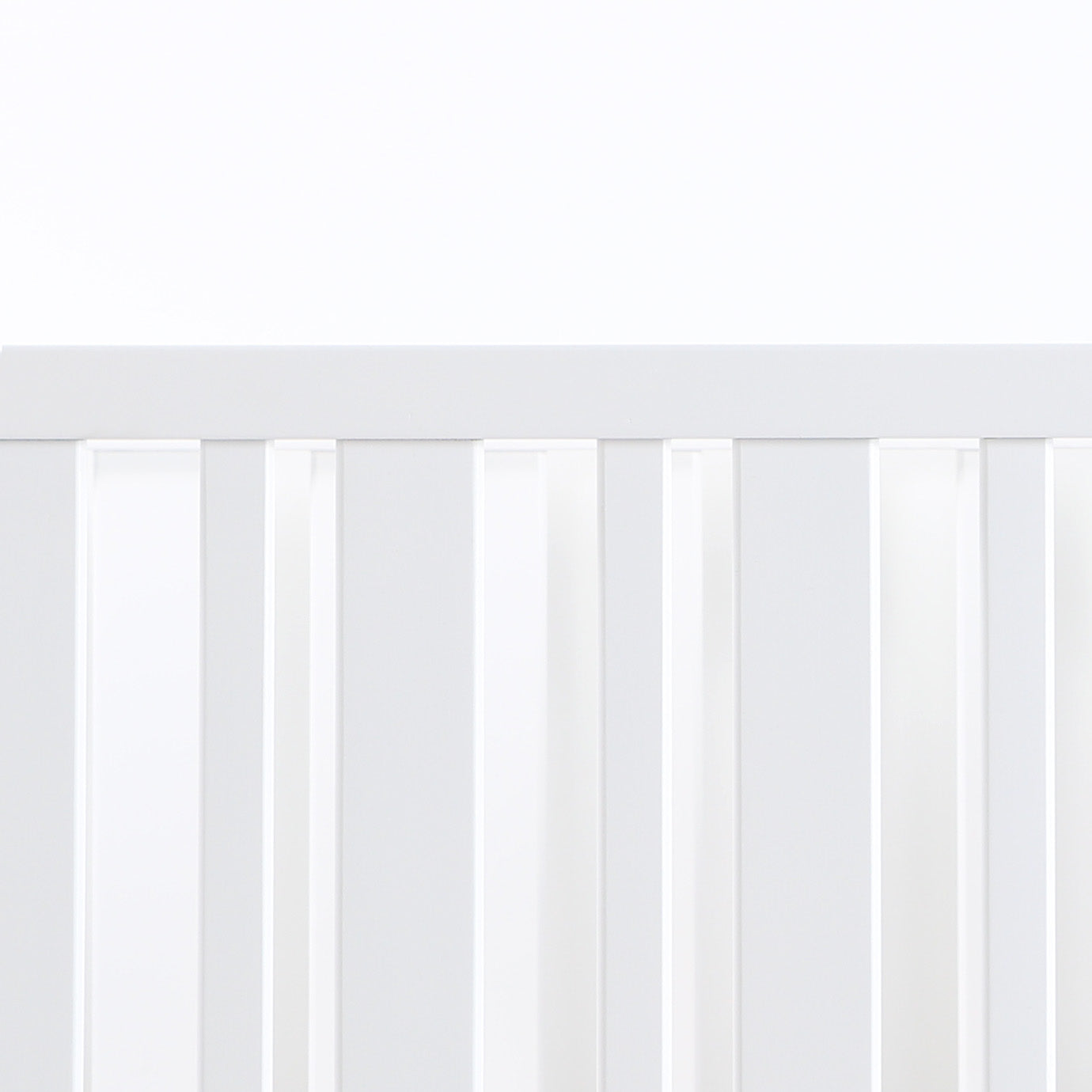 Prague Convertible Crib In White White Wood