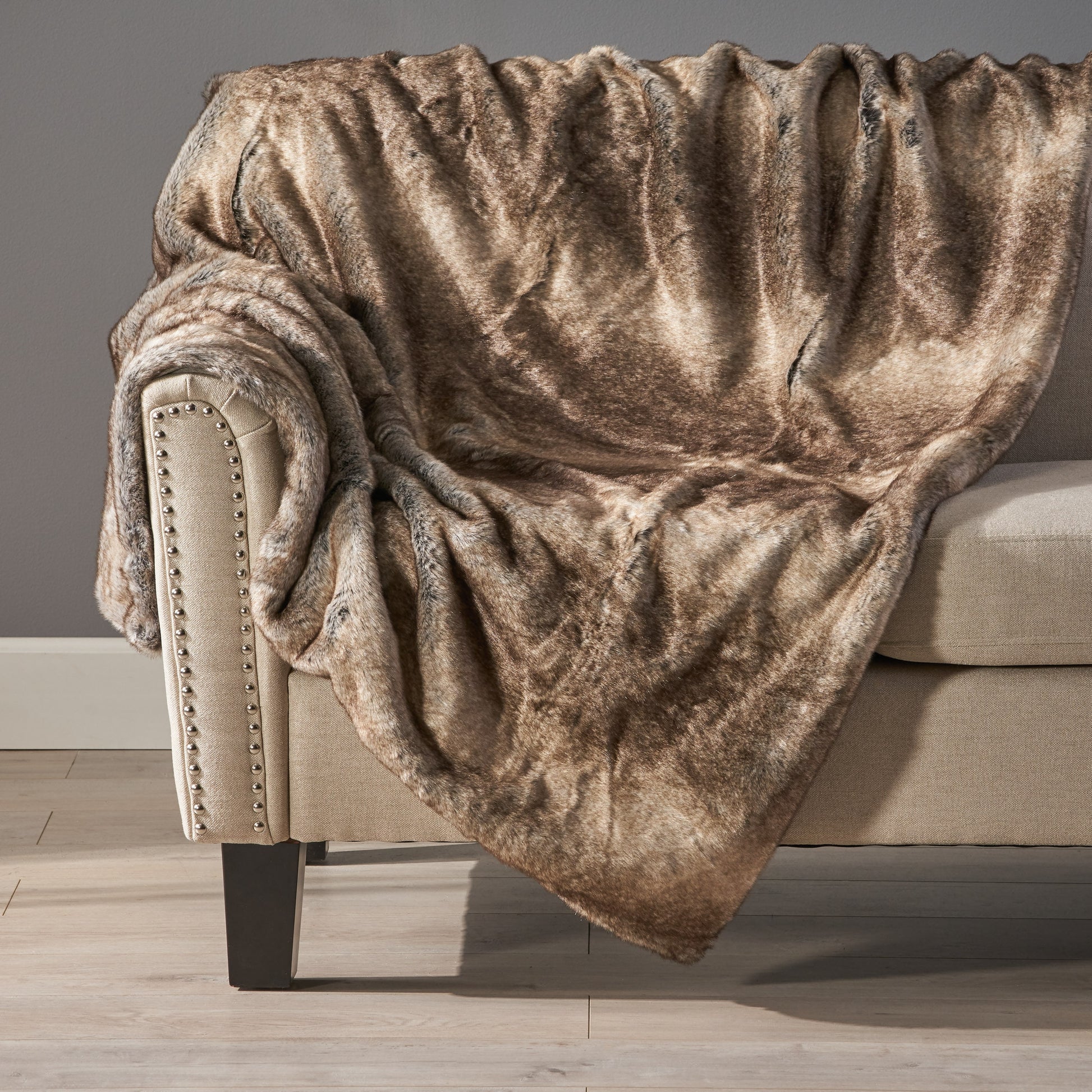 Throw 50'' X 60'' Brown Faux Fur