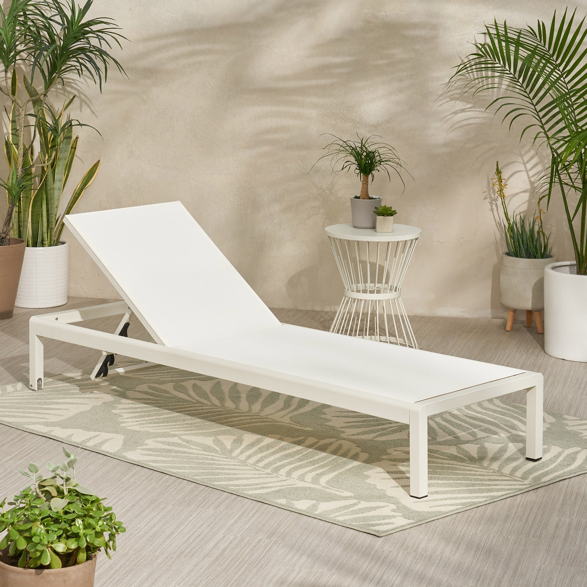 Cape Coral Kd Chaise Lounge White Mesh