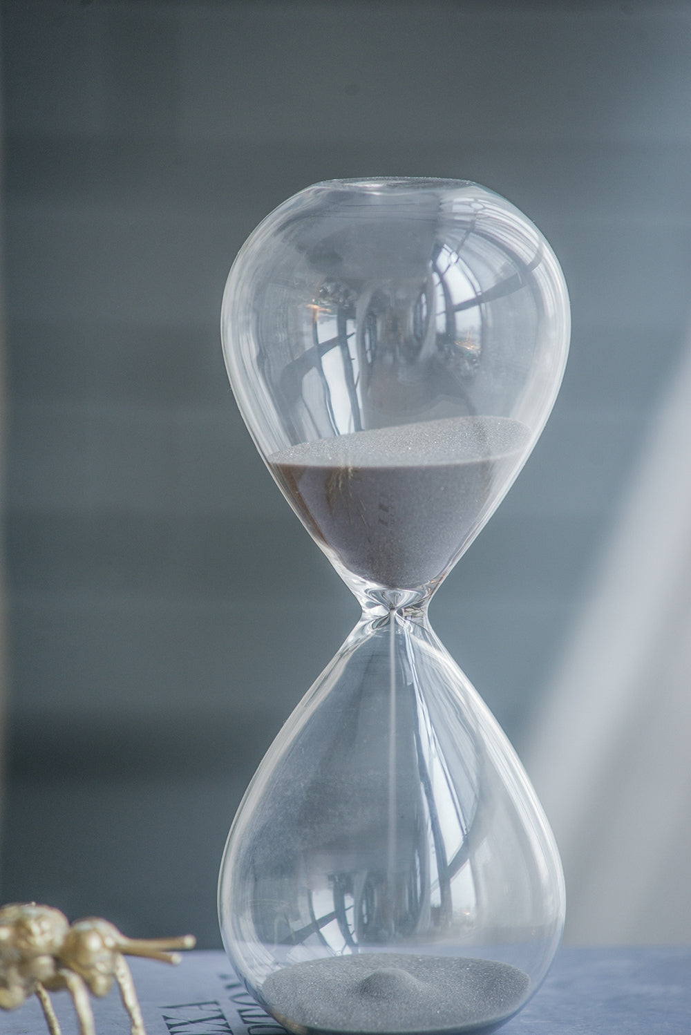 8" Ferdinand 30 Minute Hourglass, Gray Sand Gray Glass