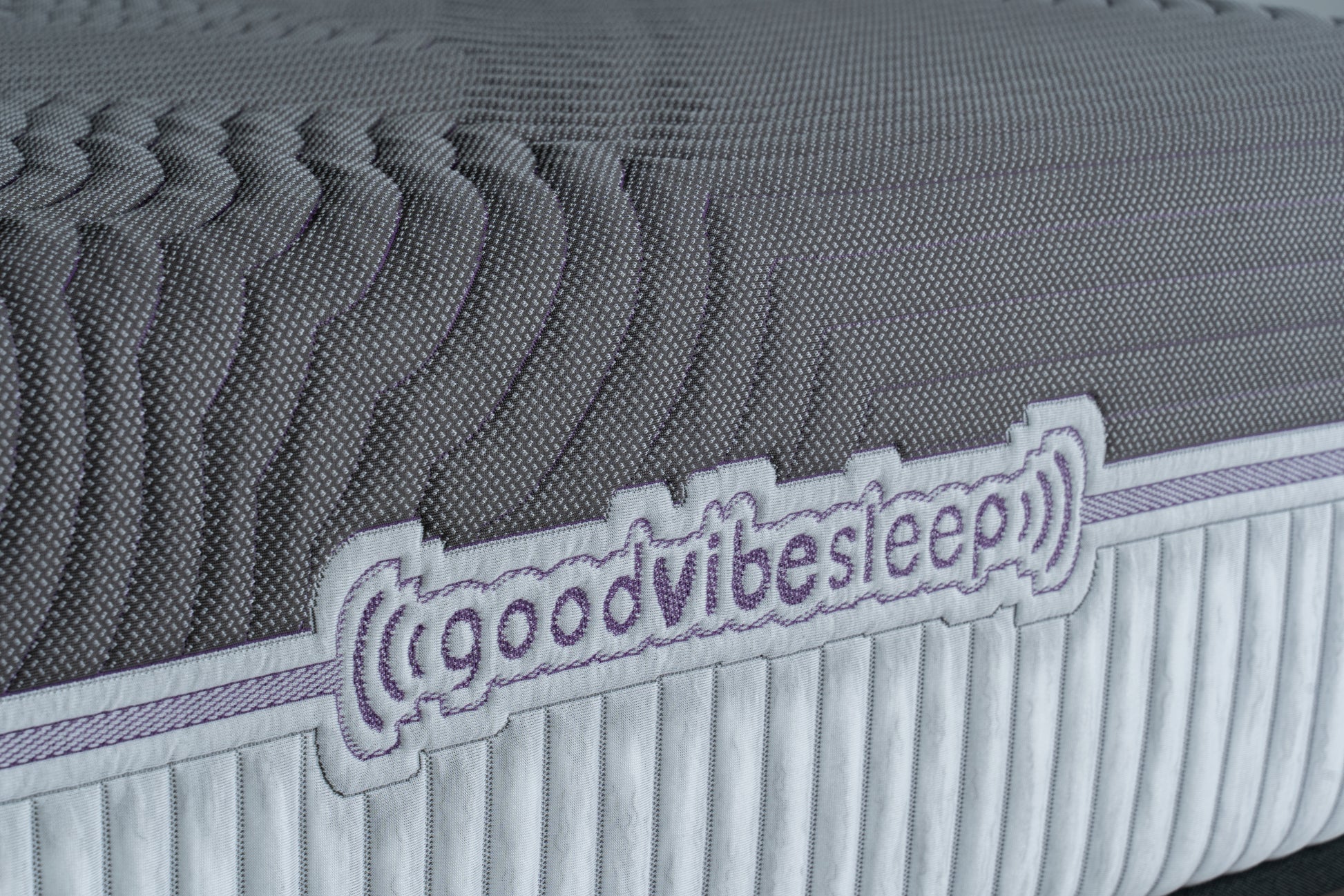 Goodvibesleep Soothe Mattress And Adjustable Base Comfort Ensemble, King Size Gray Foam Spring King