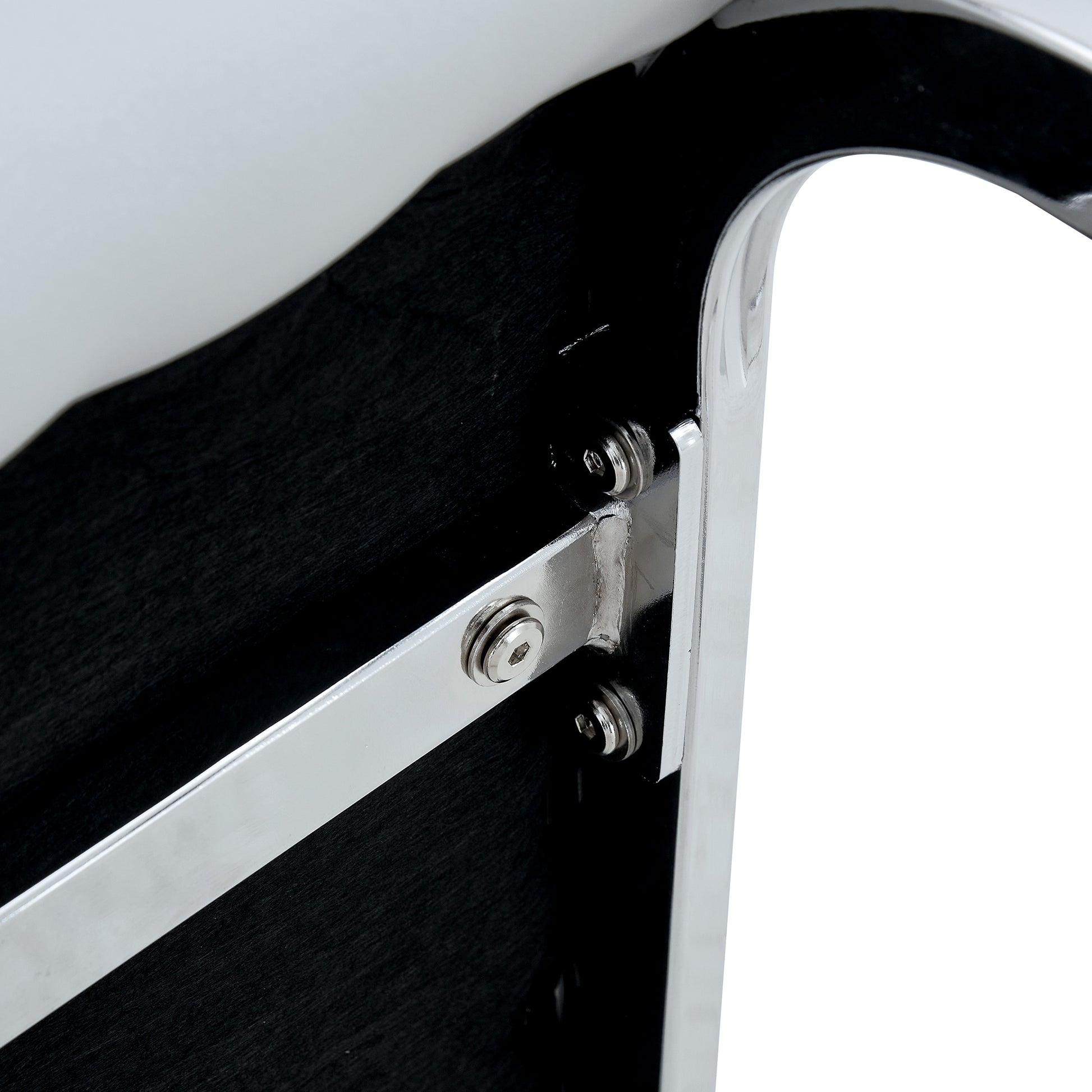 Table And Chair Set.Modern Dining Table,Tempered Glass Tabletop And Silver Colored Leg.Paired With 4 Soft And Comfortable Light Gray Pu Chair, Perfect For Dinner, Meetings, Home And Office Decor.