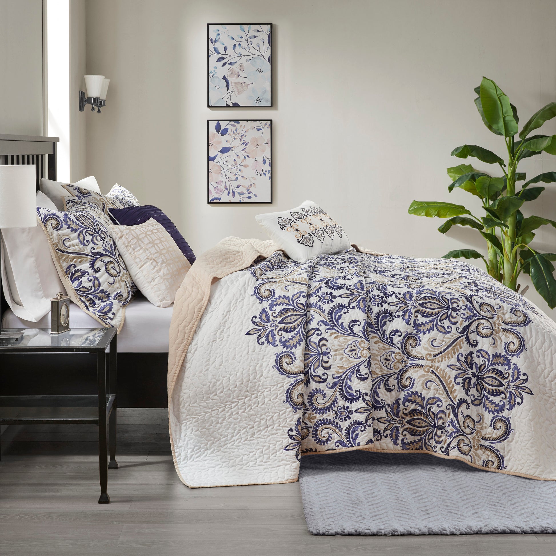 6 Piece Reversible Quilt Set With Throw Pillows Navy Tan King Cal King King Navy Cotton