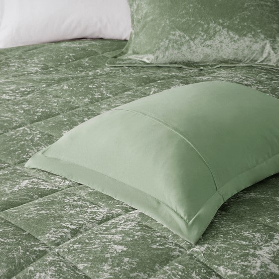 4 Pcs Velvet Comforter Set With Throw Pillow King Cal King King Green Polyester