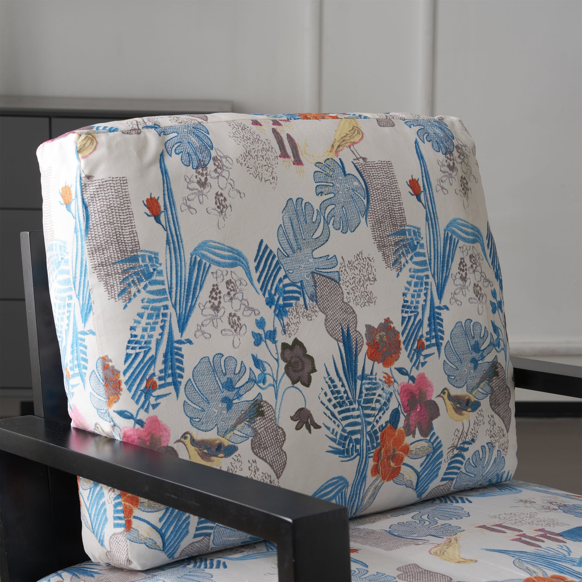 Retro Low Back Floral Print Velvet Accent Armchair With Gold Metal Legs & Rubberwood Frame, Wide Armrest Mid Century Lounge Chair With Pillow Back, Sofa Chair For Living Room & Balcony, Blue Floral