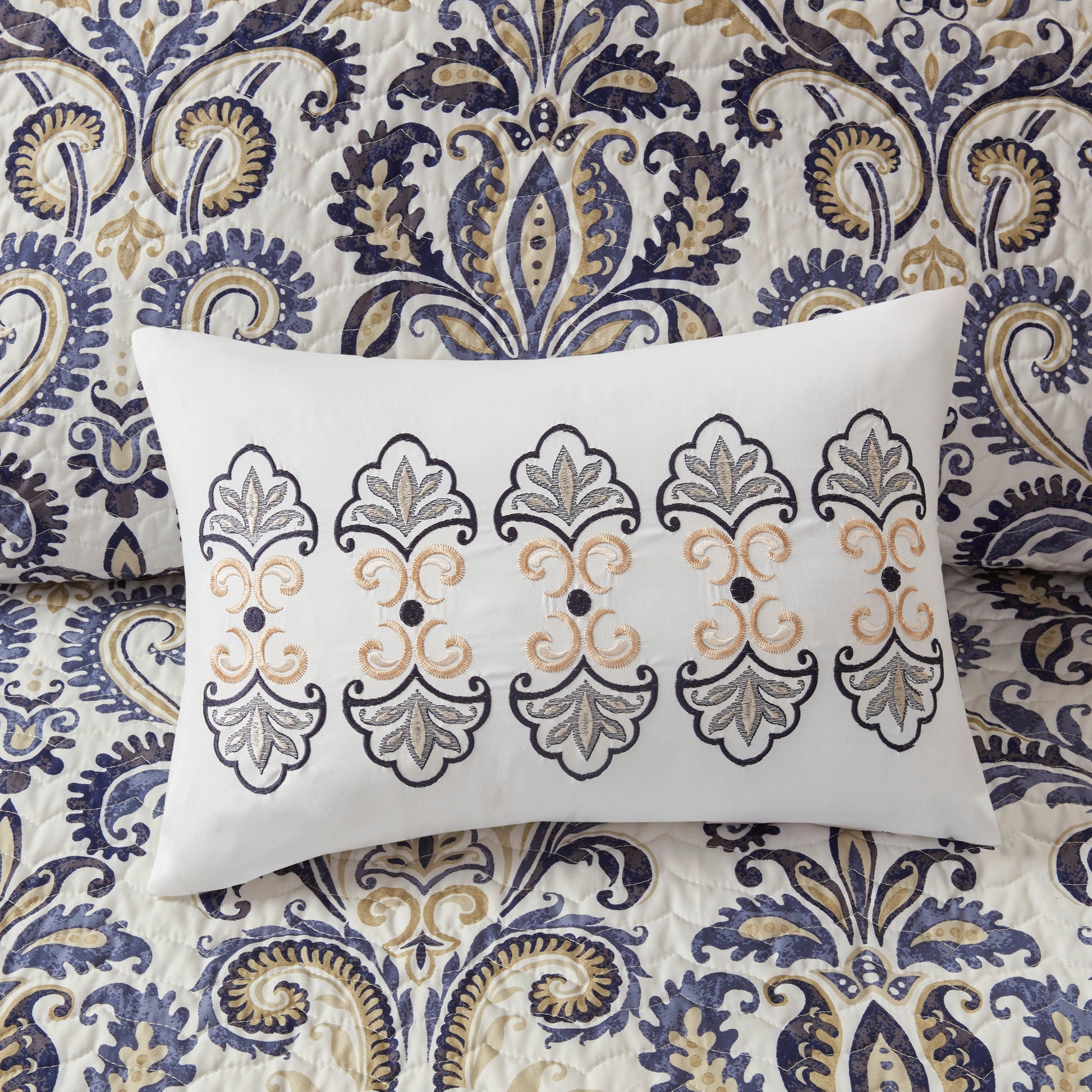6 Piece Reversible Quilt Set With Throw Pillows Navy Tan King Cal King King Navy Cotton