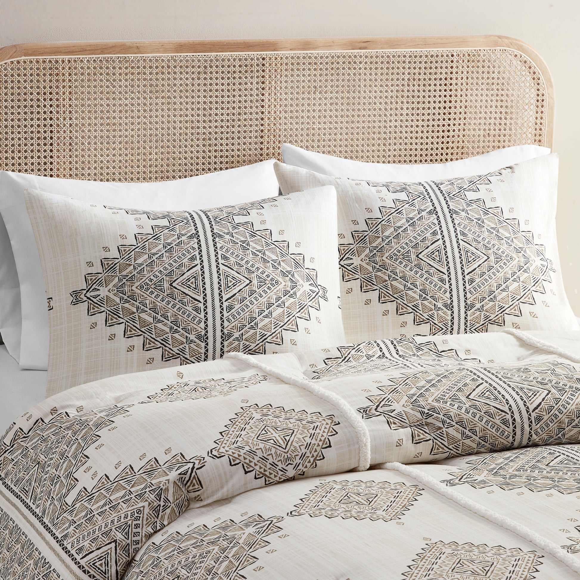 4 Piece Printed Comforter Set With Throw Pillow Black Ivory Full Queen Full Black Ivory Polyester