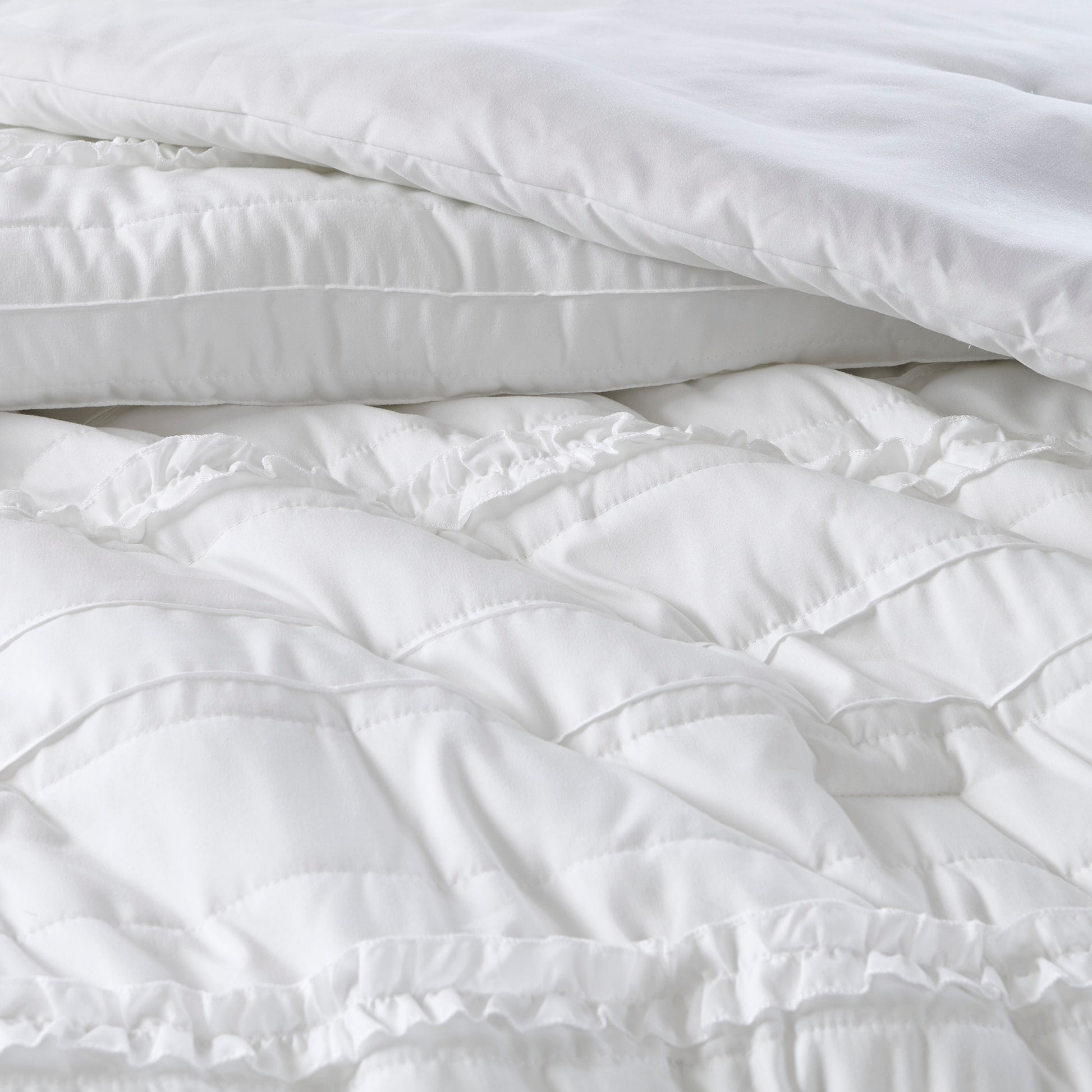 5 Piece Microfiber Ruffled Comforter Set White King King White Polyester
