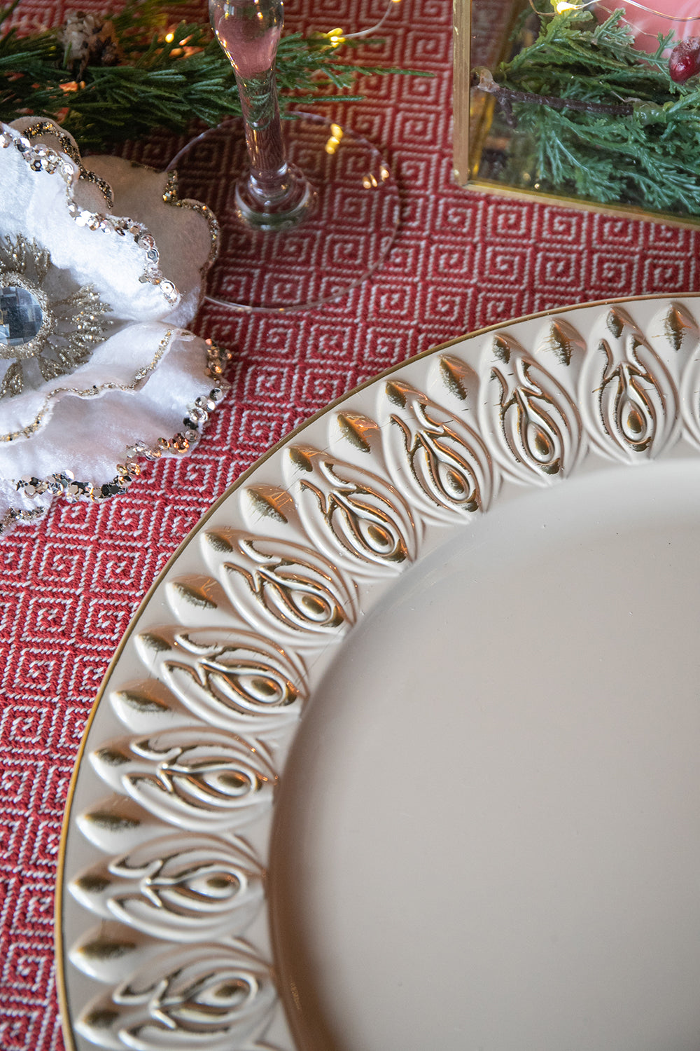 8 Pack Plastic Charger Plate, D14" Cream Polypropylene