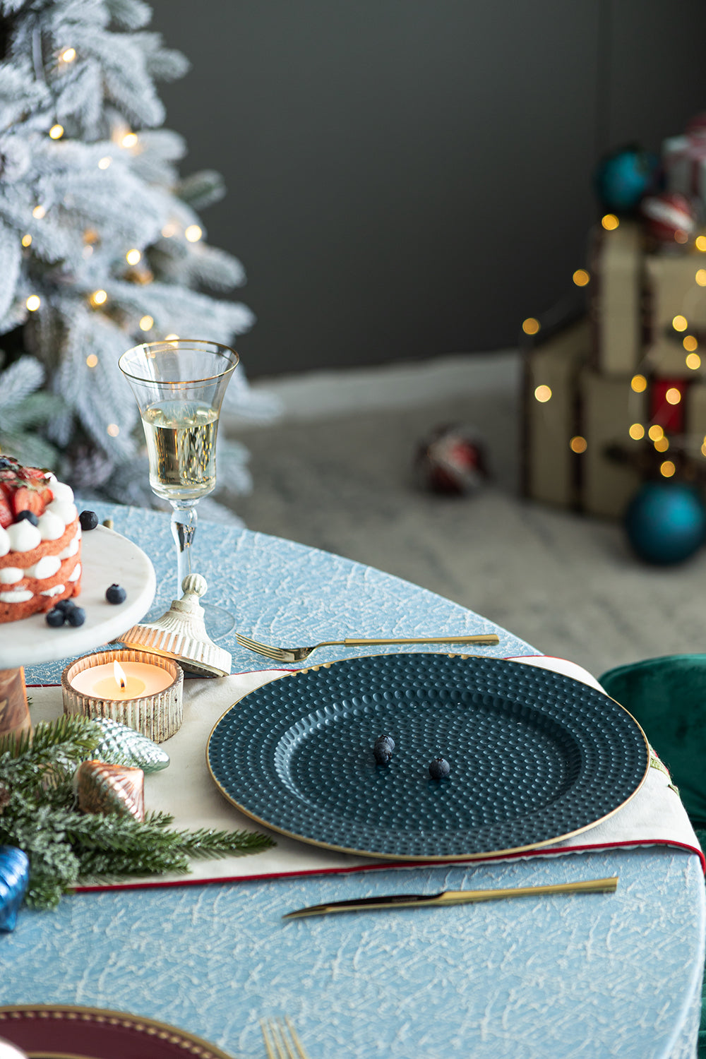 8 Pack Plastic Charger Plate, D13" Blue Polypropylene