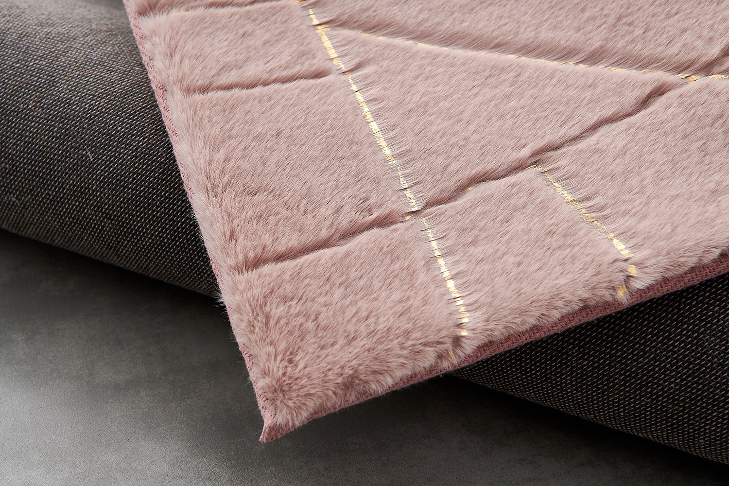 Luxury Machine Washable Dust Pink Geometric Abstract Gold Gilded Chinchilla Faux Fur Area Rug Dusty Rose Polyester