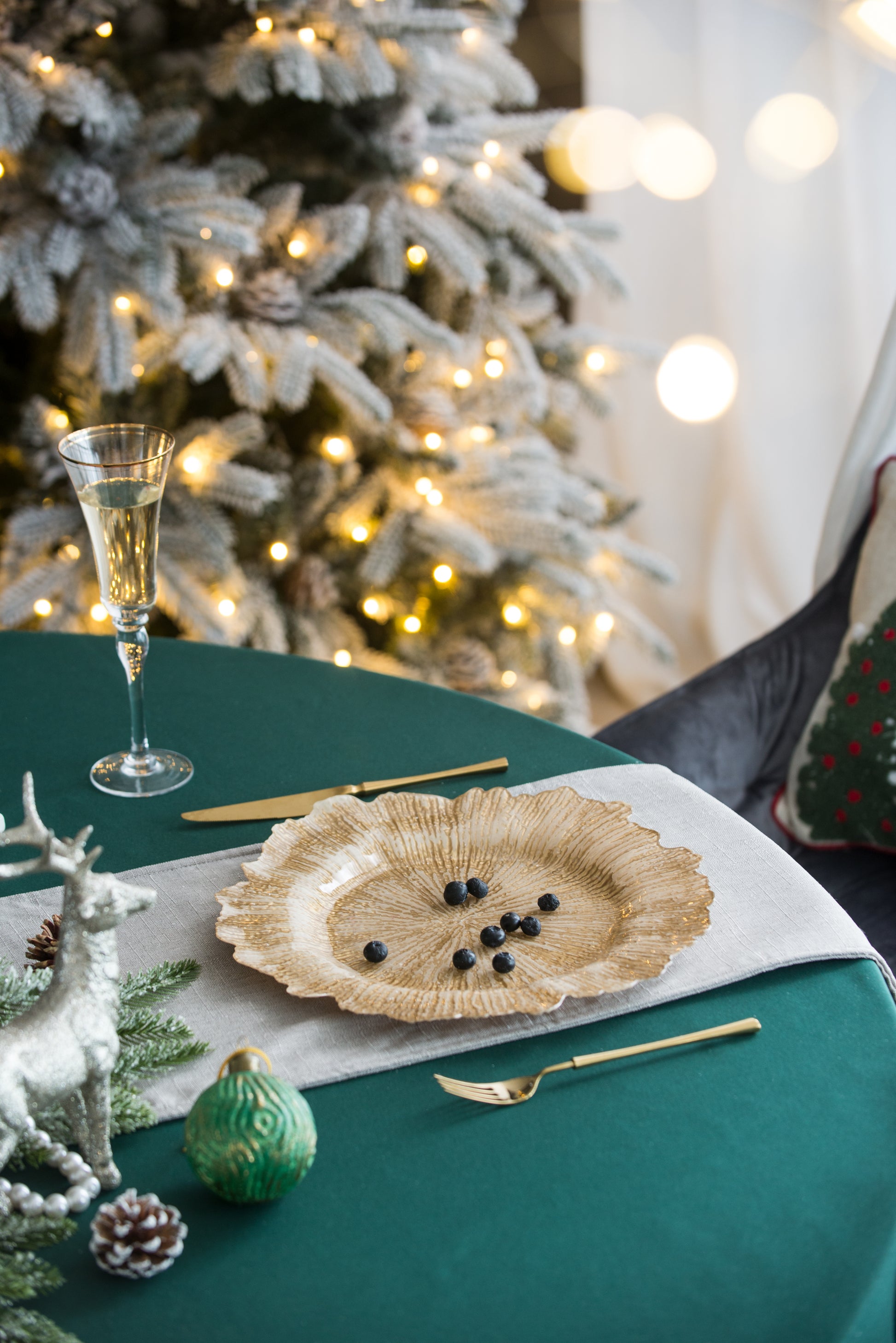 8 Pack Reef Plastic Charger Plate, D13" Gold Plastic