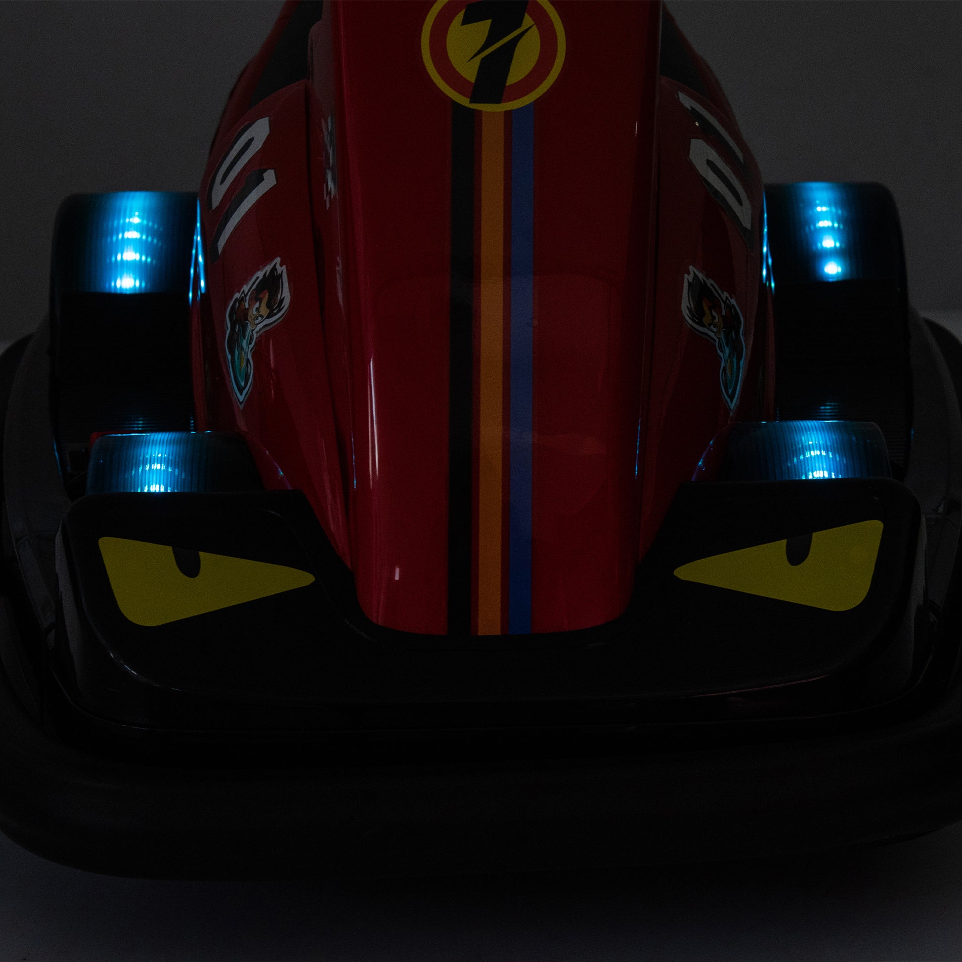 12V Kids Ride On Motor Bumper Car,Integrating System,Rotate 360 Degrees In Place,Collision Triggers Sound Effects And Lights,Four Wheel Waterfall Light,Cute Appearance Design For Kids Aged 3 5. Red