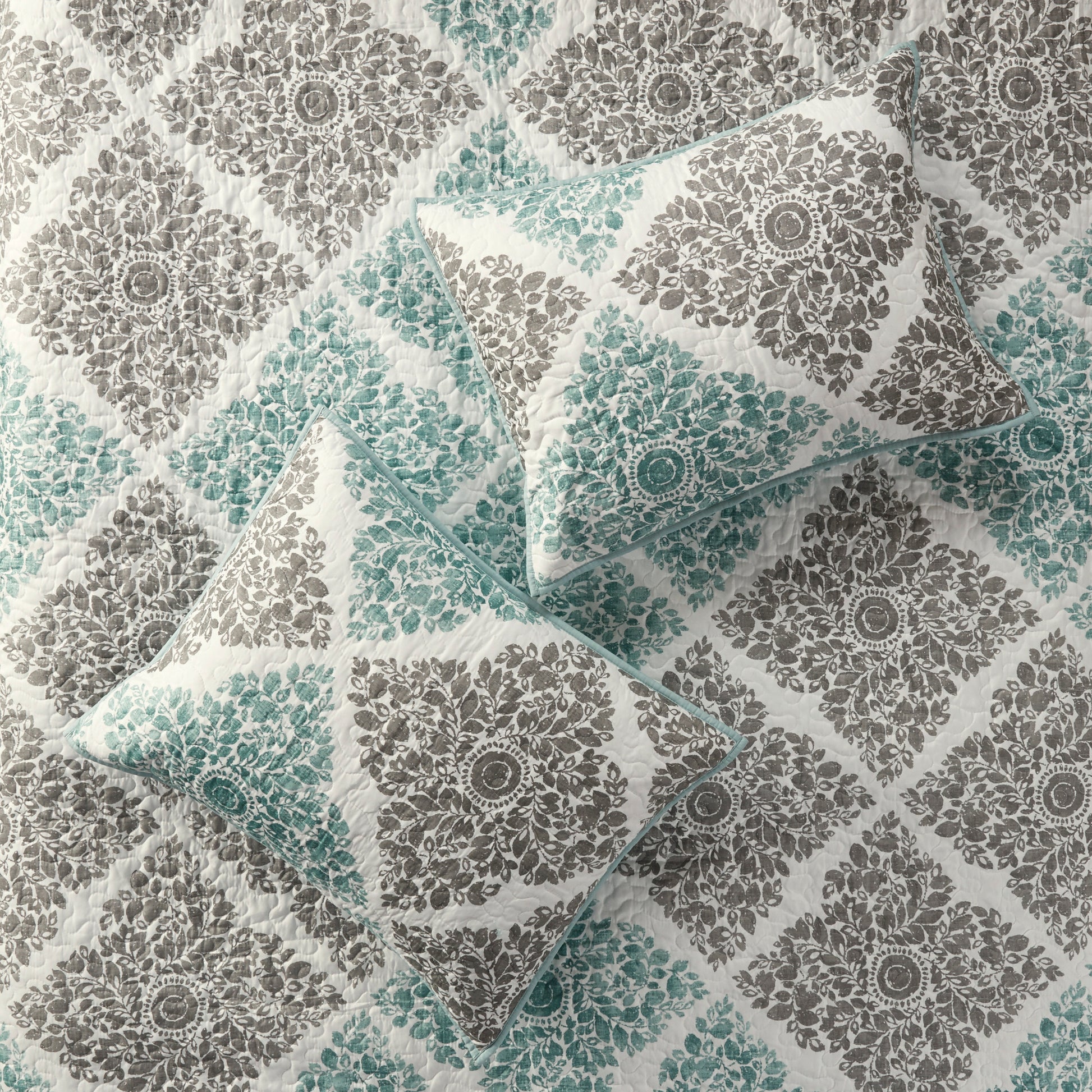 6 Piece Printed Quilt Set With Throw Pillows Aqua King Cal King King Aqua Cotton