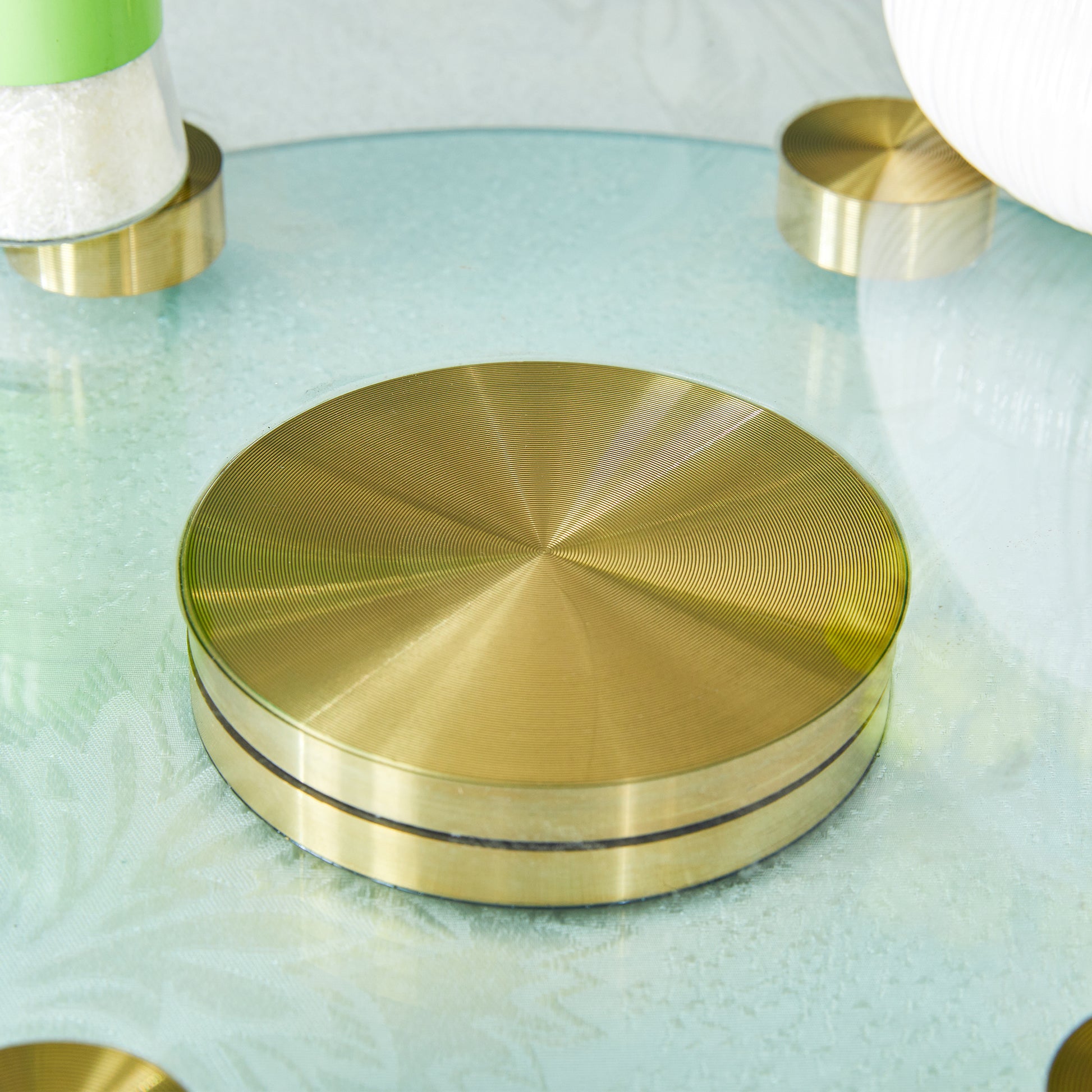 Double Layer Rotatable Round Glass.The Rotatable Design Makes It More Convenient To Retrieve And Place Items.The Upper Glass Has A Diameter Of 30.3 Inches, While The Lower Glass15 Inches.