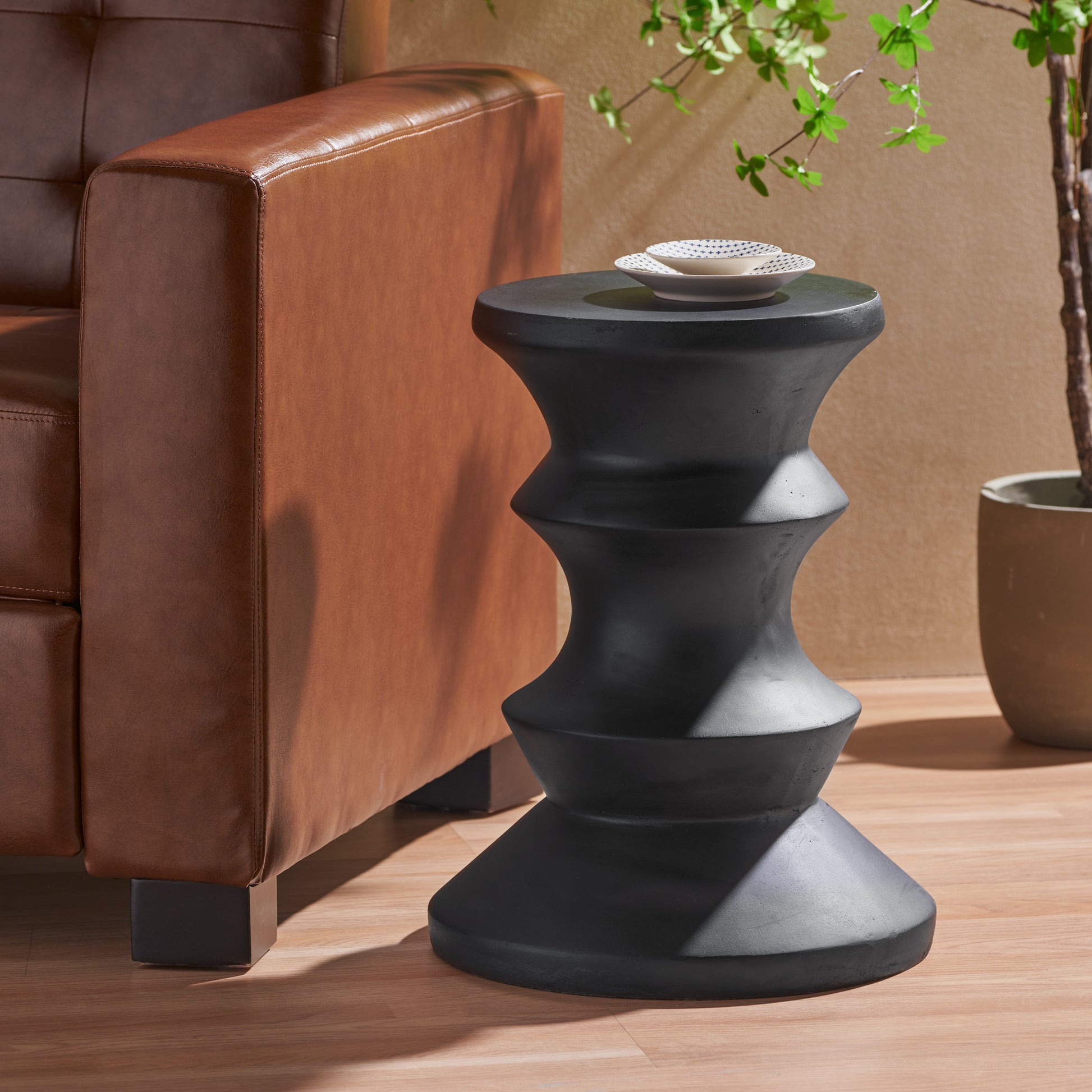 Eureka 22 Mgo Side Table Black Concrete