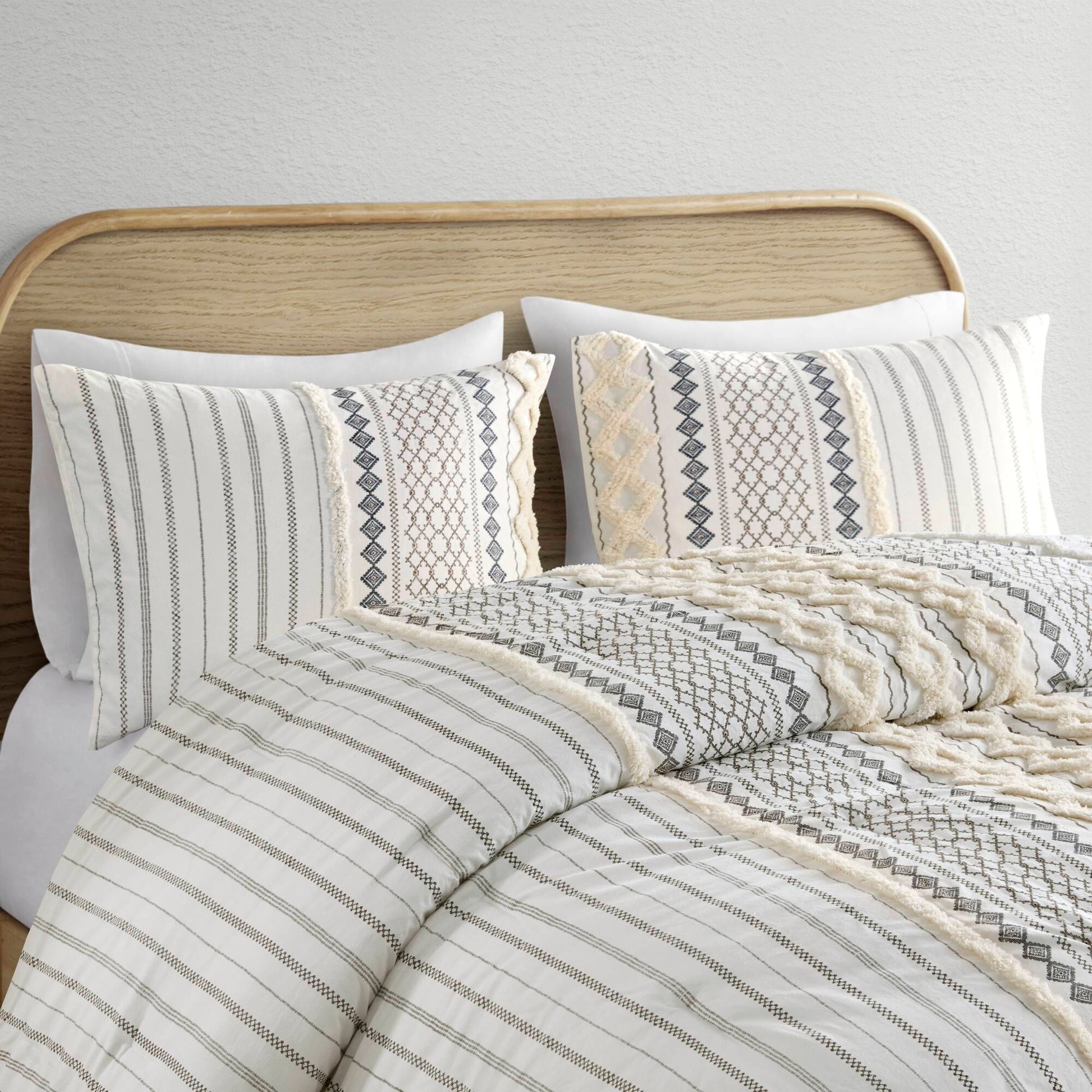 Cotton Printed Comforter Set With Chenille Ivory Full Queen Queen Ivory Cotton
