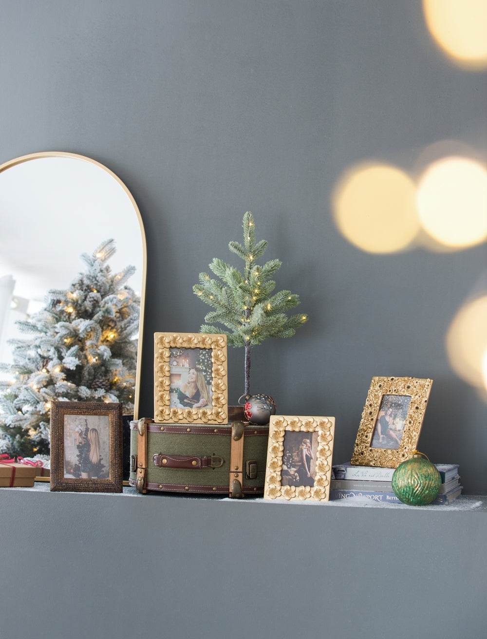 6.5X8.5" Vintage Gold Photo Frame With Flower Design Gold Art Deco,Luxury,Retro,Vintage Polyresin