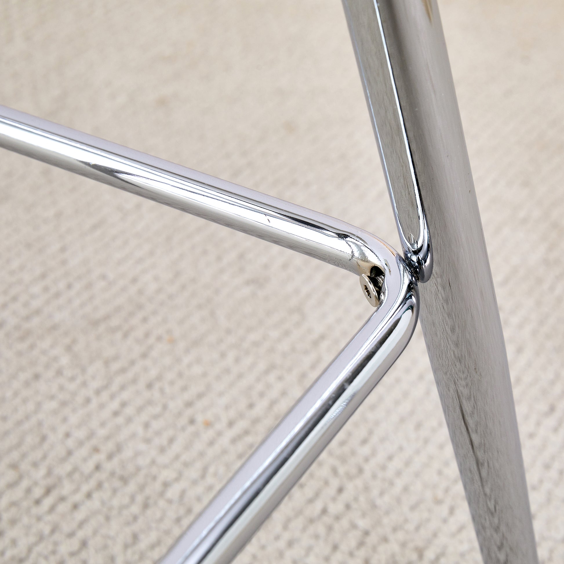 Modern And Comfortable Upholstered Bar Chairs, Metal Legs, Small Size Bar Chairs, Suitable For Part Of The Crowd, Stylish Design For Dining Room, Kitchen, Terrace And Living Room Chairs. White