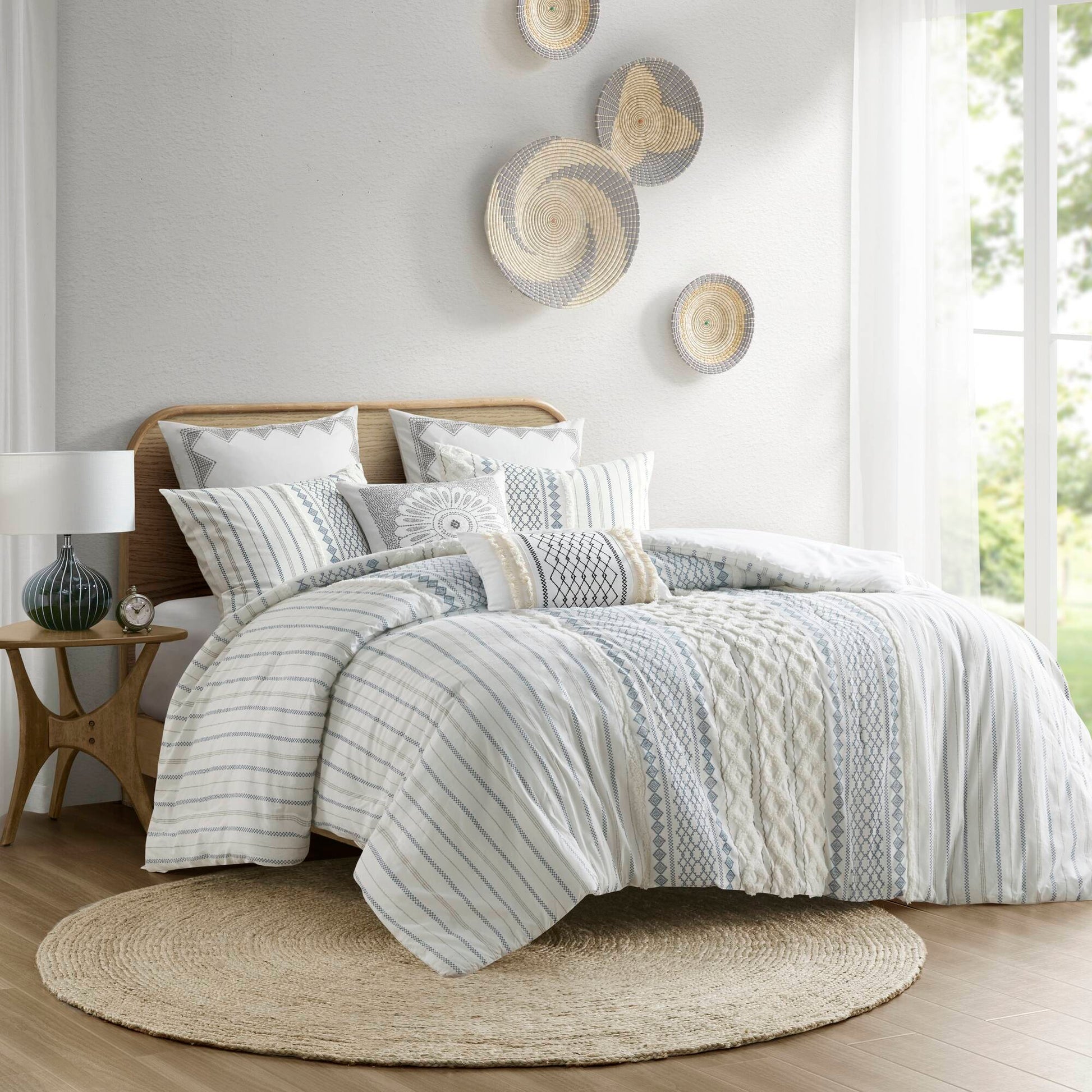 Cotton Printed Comforter Set With Chenille White Navy King Cal King King White Navy Cotton