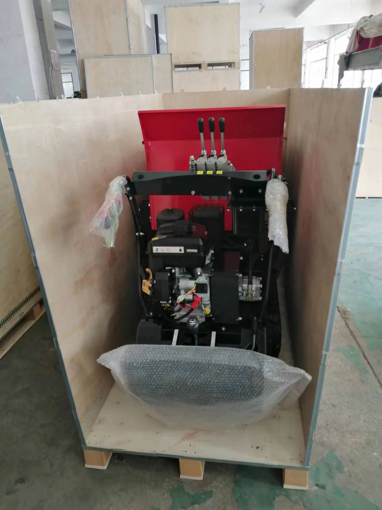 All Terrain Mini Dumper Dump Truck Crawler Small Rubber Crawler Transport Truck Mini Tracked Dumper Black Red Iron