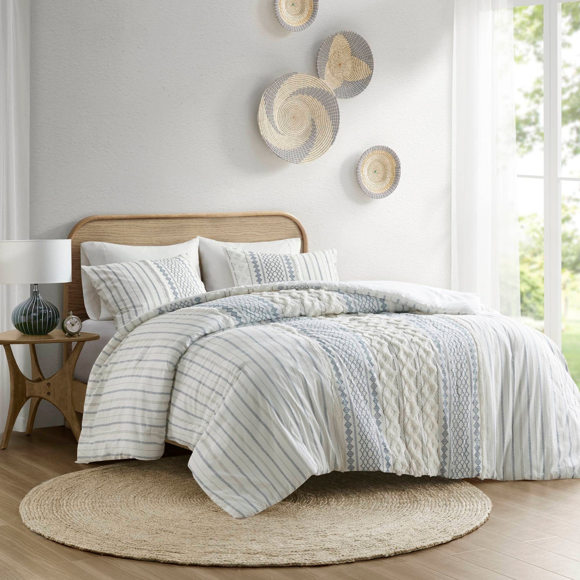 Cotton Printed Comforter Set With Chenille White Navy Full Queen Queen White Navy Cotton