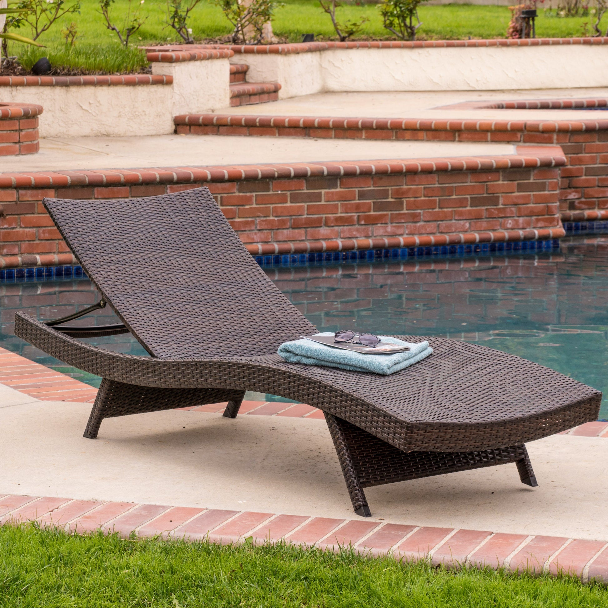 Kauai Pe Wicker Chaise Brown Multi Rattan Metal