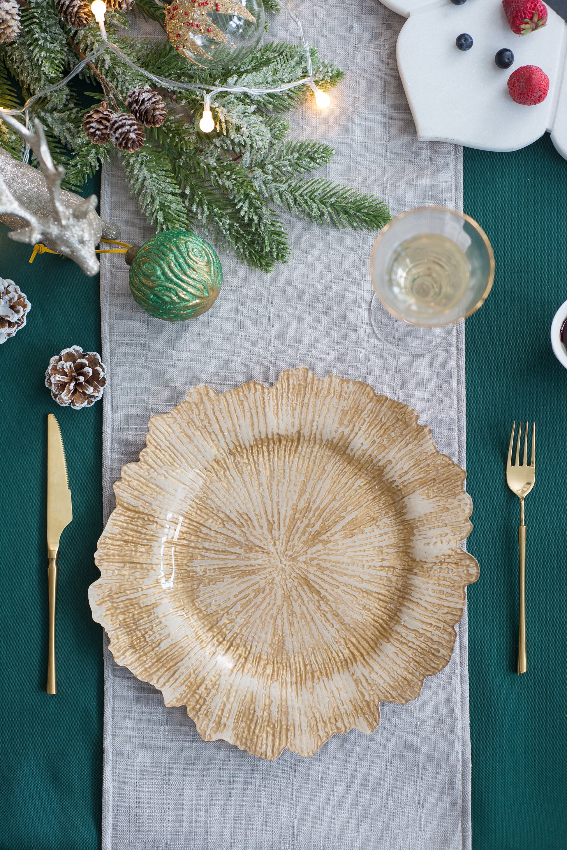 8 Pack Reef Plastic Charger Plate, D13" Gold Plastic