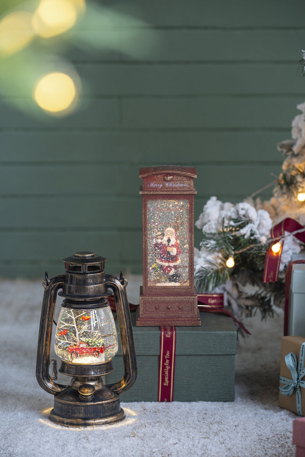 4X4X10"H Christmas Lighted Water Spinning Phone Booth With Santa On Phone, 3*Aa Batteries Required White Red Plastic