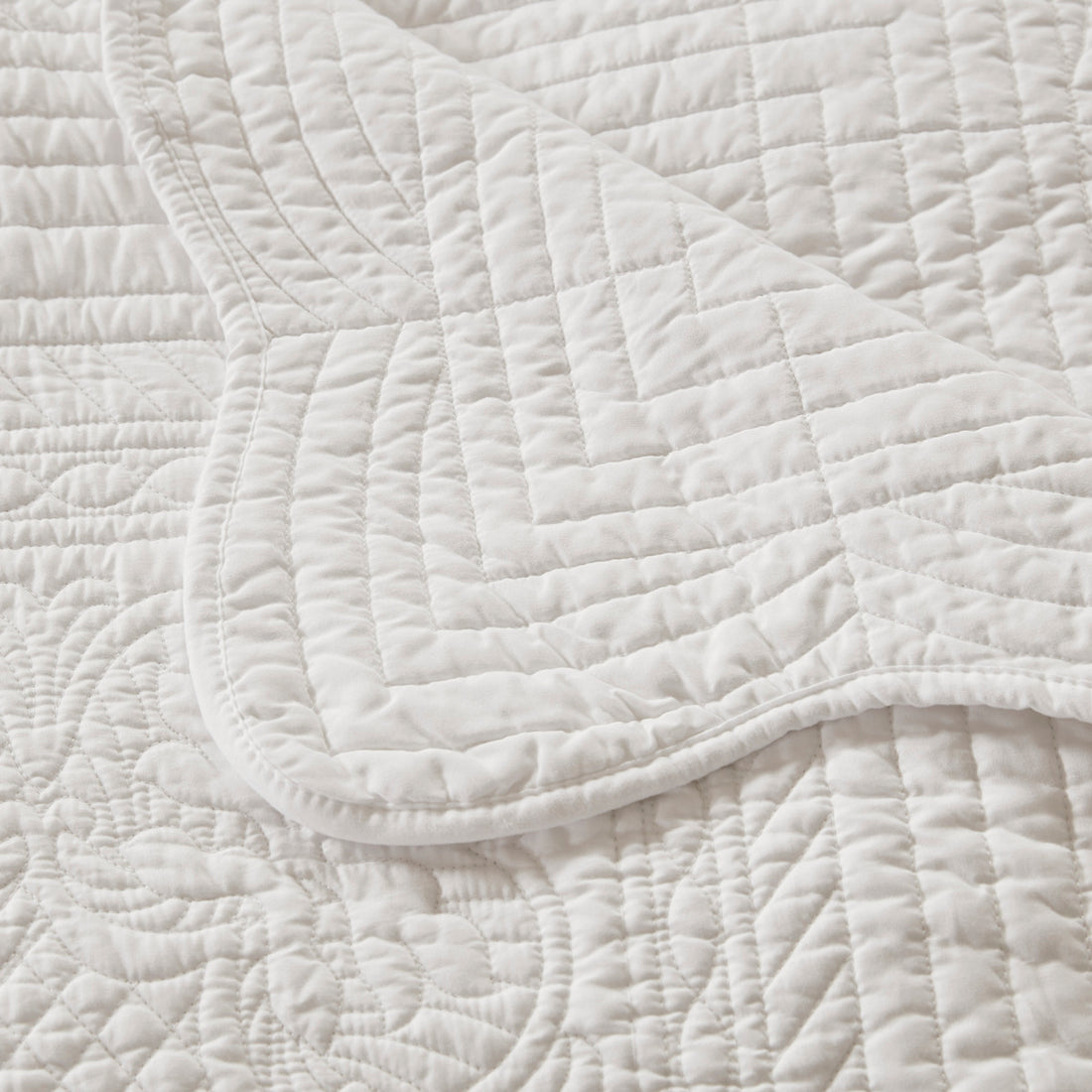 Oversized Quilted Throw With Soped Edges White 60X72" White Cotton