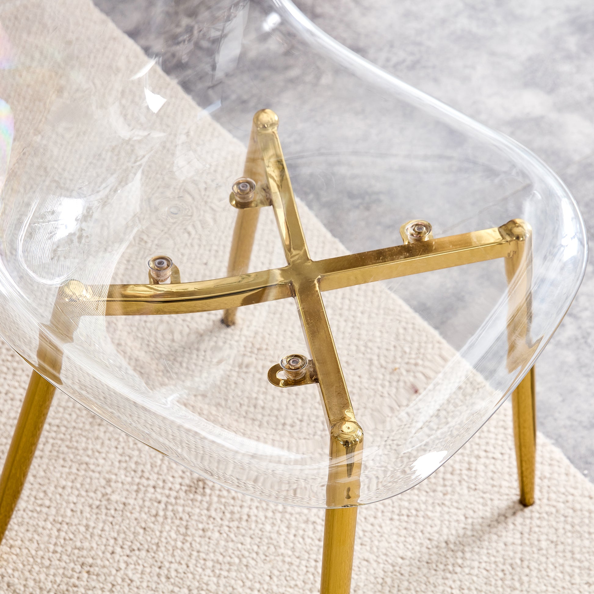 A Modern Minimalist Style Round Transparent Tempered Glass Table With Gold Metal Legs, Paired With 4 Modern Style Transparent Dining Chairs For A Luxurious Experience. Transparent Seats 4 Glass