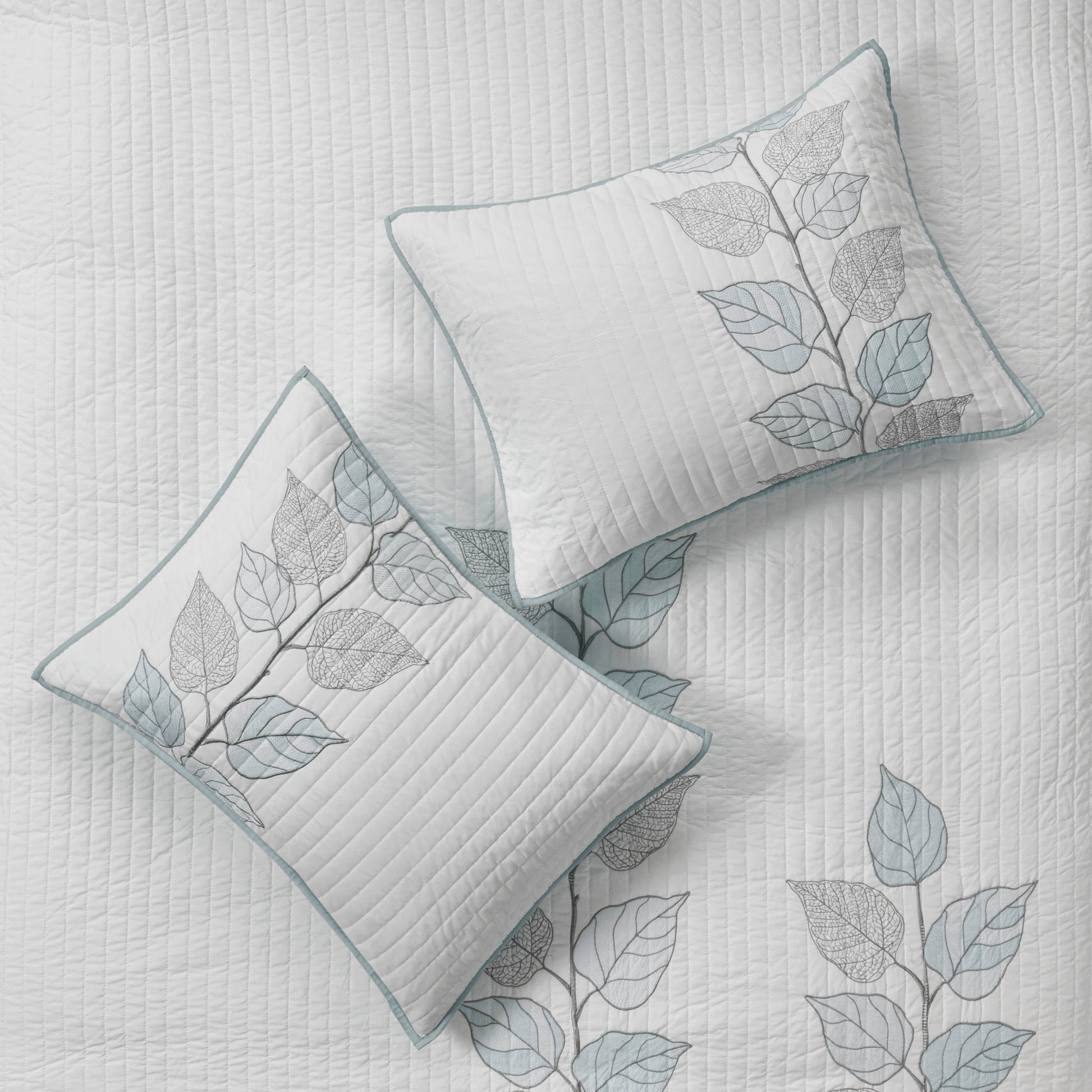 6 Piece Embroidered Quilt Set With Throw Pillows Blue Full Queen Full White Blue Cotton