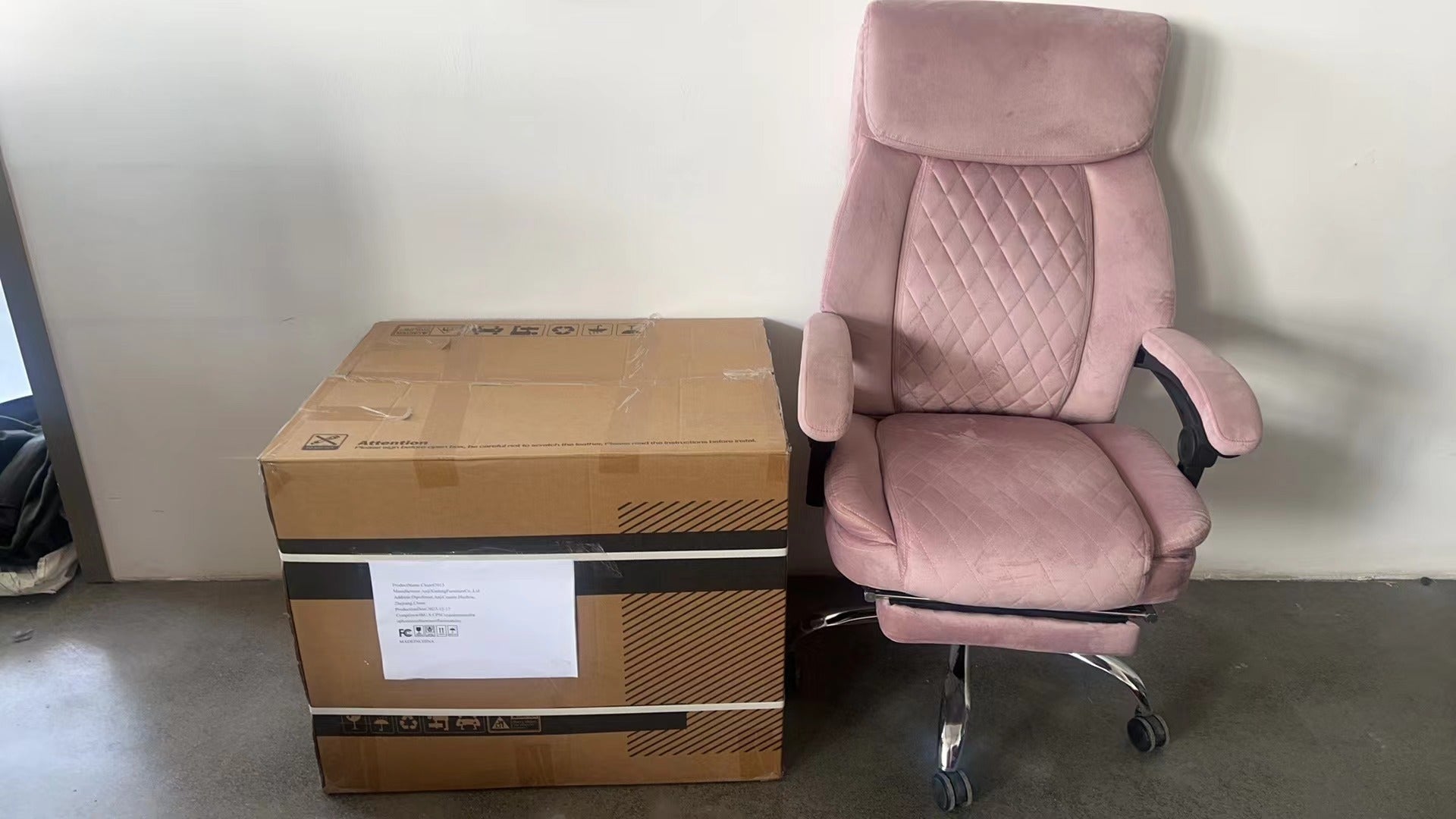 Swivel Office Room Chair Executive Desk Chair Velvet Caster Metal Pink Office Foam Dry Clean American Design,Cute,Modern Handle Office Chairs Foam Adjustable Height Velvet