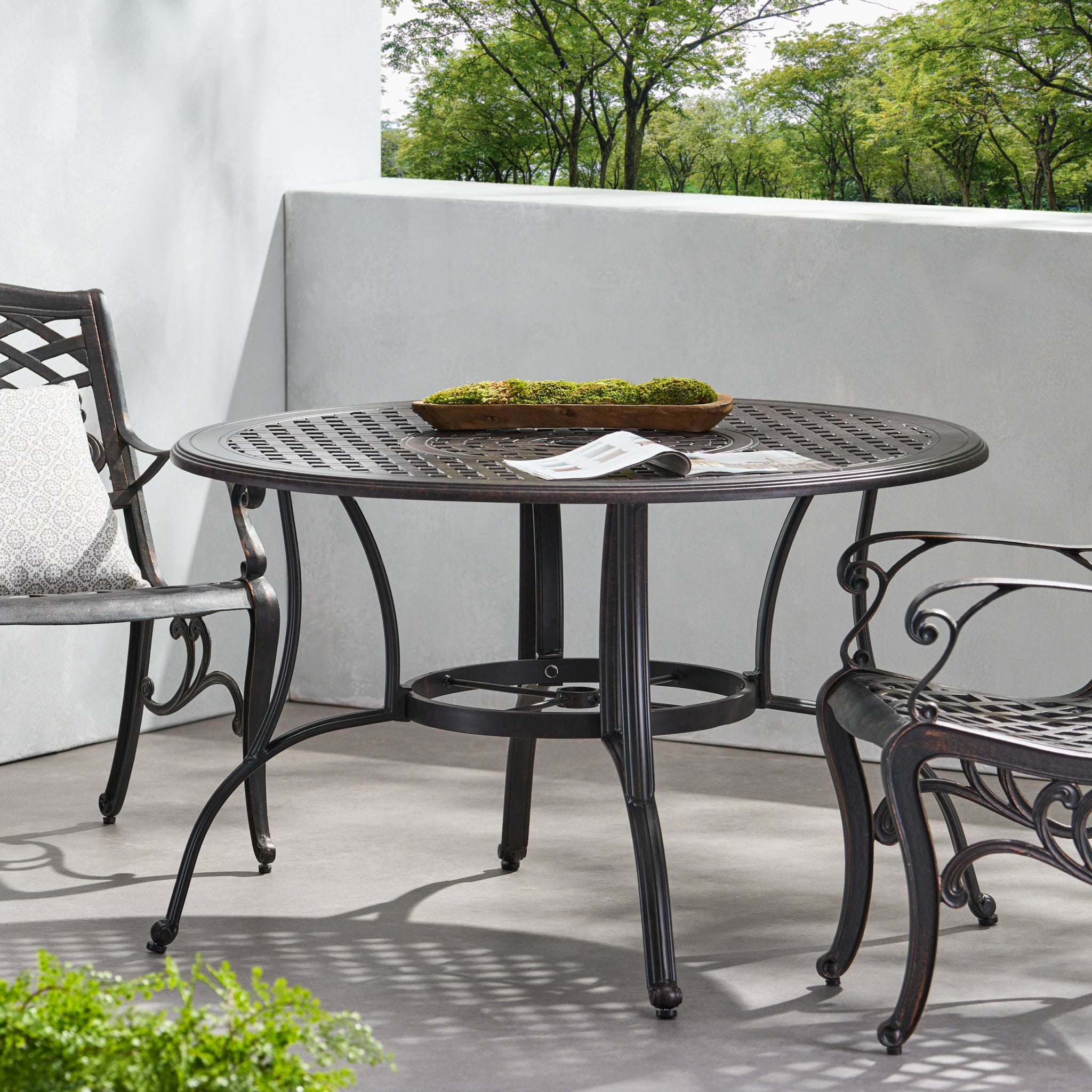 Outdoor Cast Aluminum Circular Dining Table, Bronze Bronze Aluminium