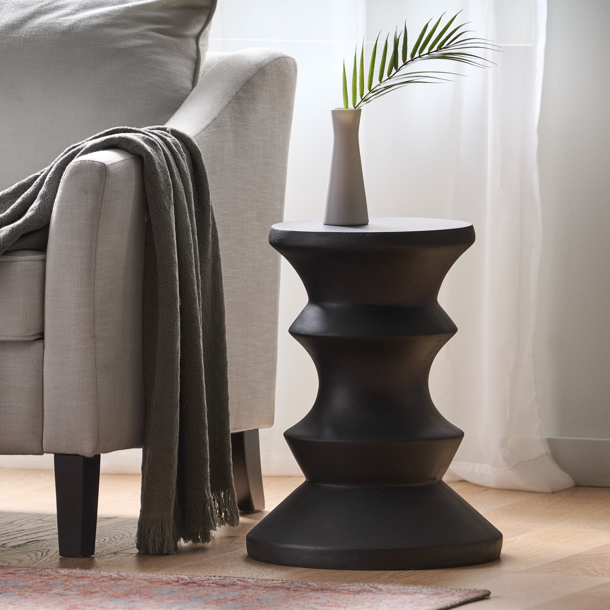 Eureka 22 Mgo Side Table Black Concrete