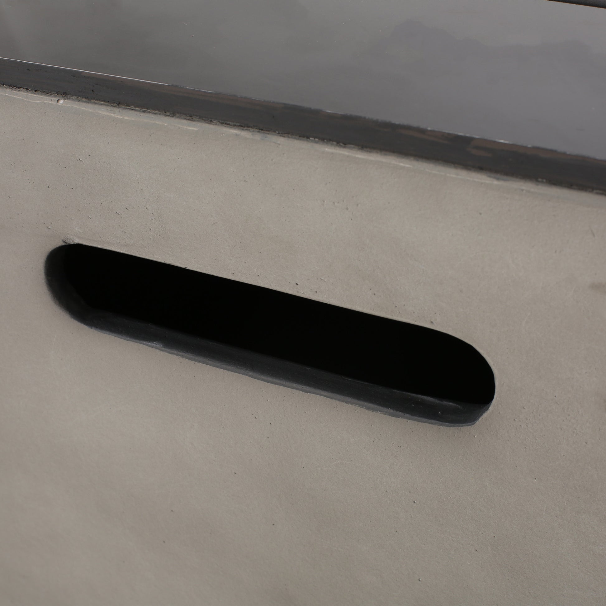 Adio 19.5" Column Mgo Fire Pit 30,000Btu Black Gray Magnesium Oxide