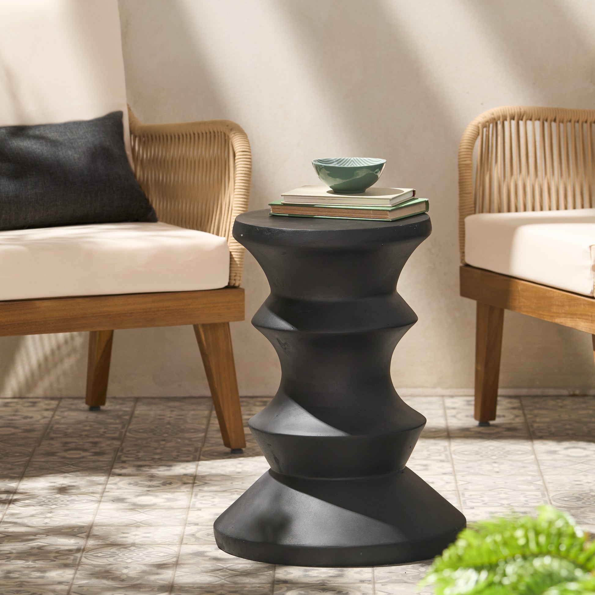 Eureka 22 Mgo Side Table Black Concrete