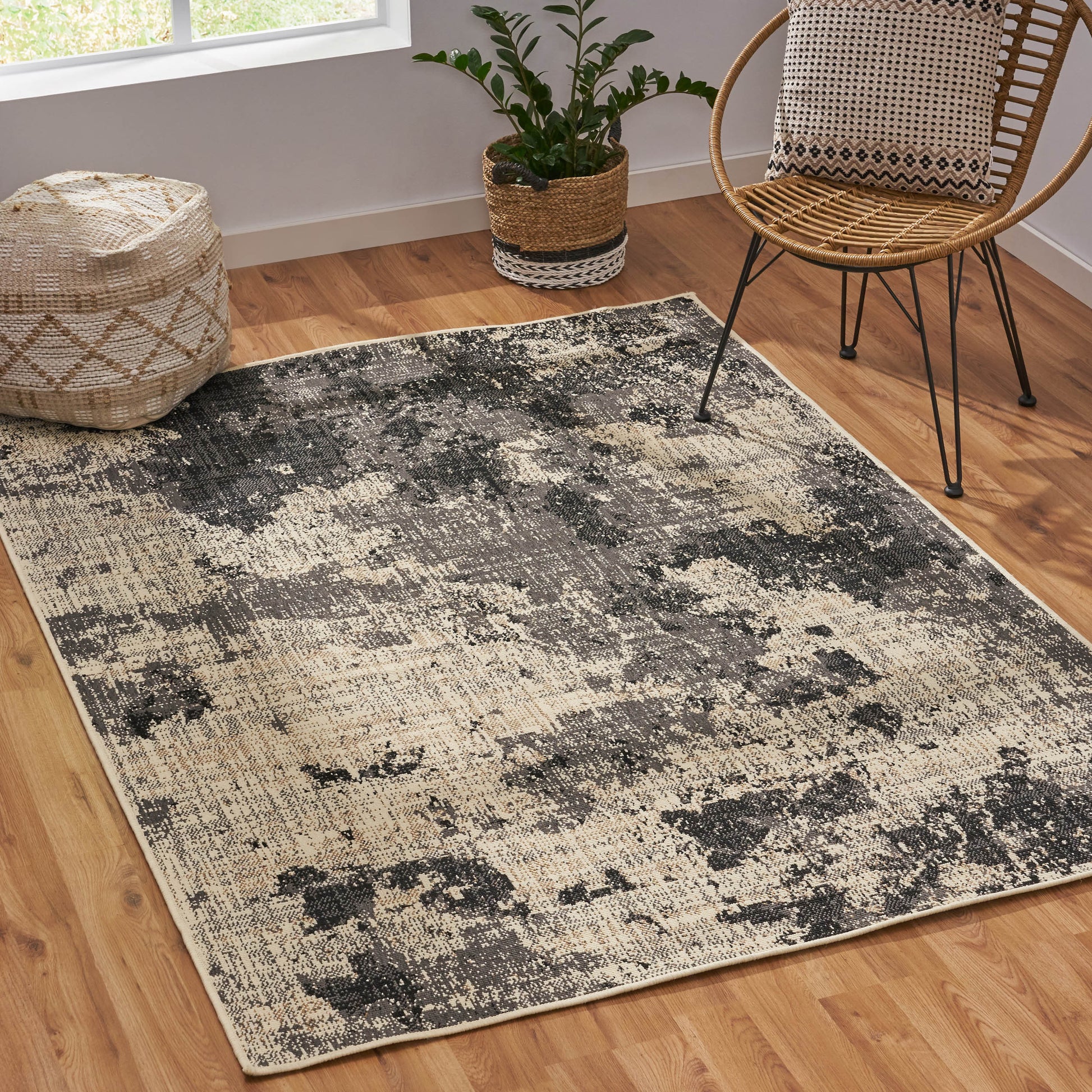 5'3"X7' Rug Black Ivory Polypropylene