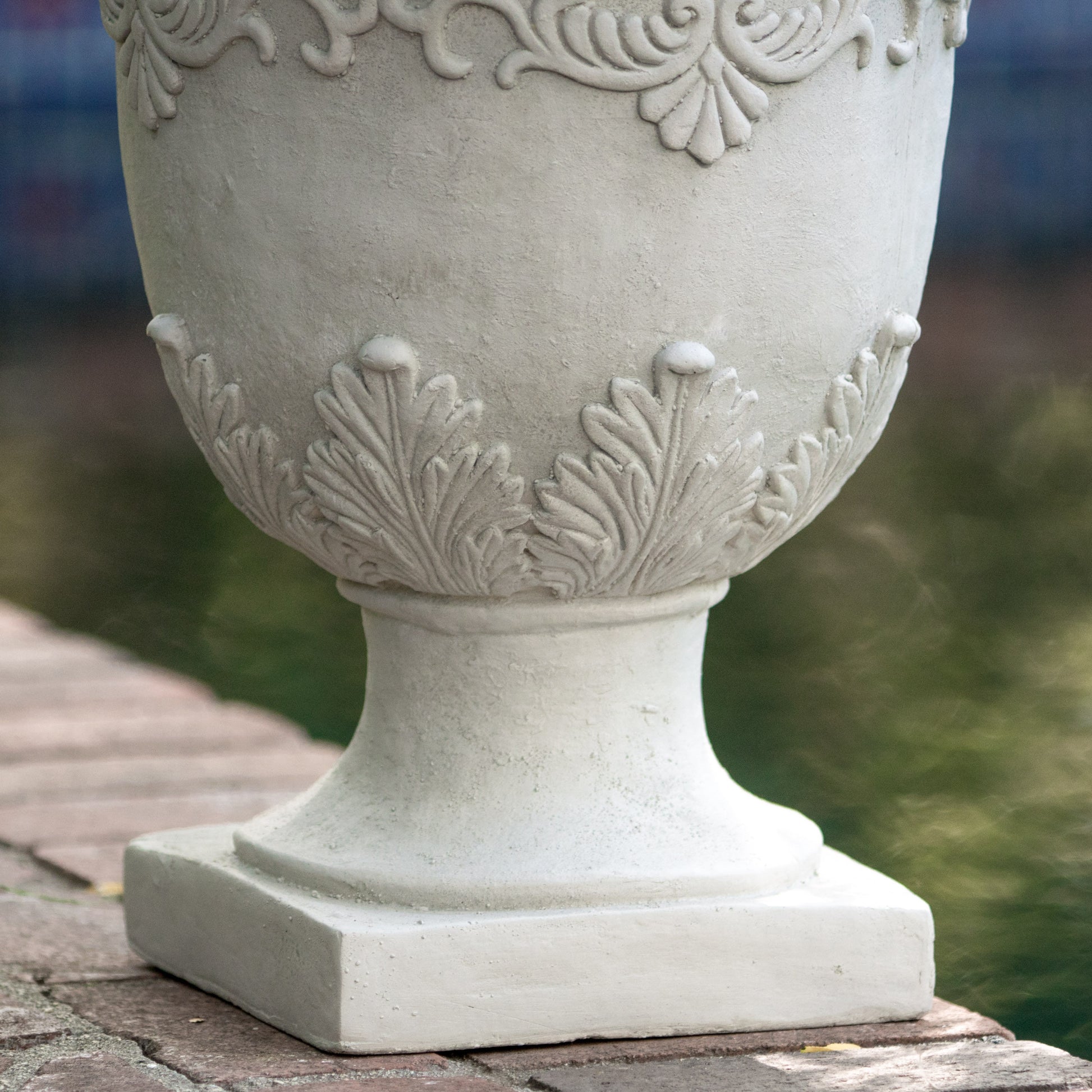 Moroccan Urn Antique White Magnesium Oxide